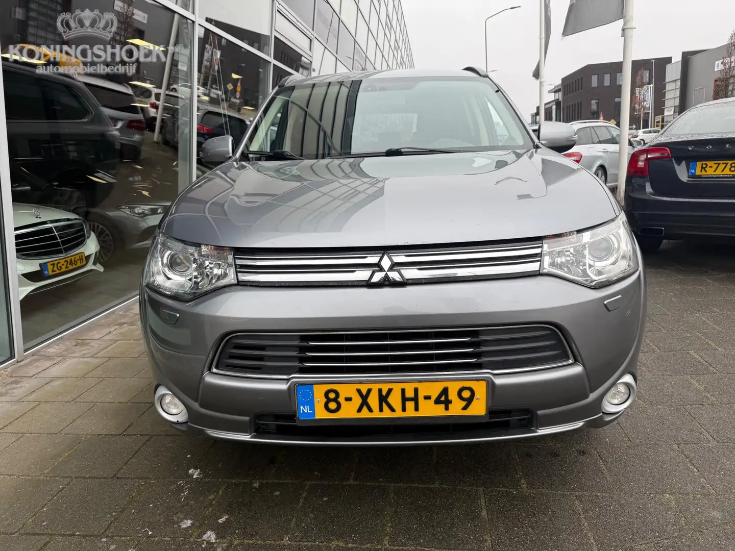 Mitsubishi Outlander 2.0 PHEV Executive Edition Grau - 2