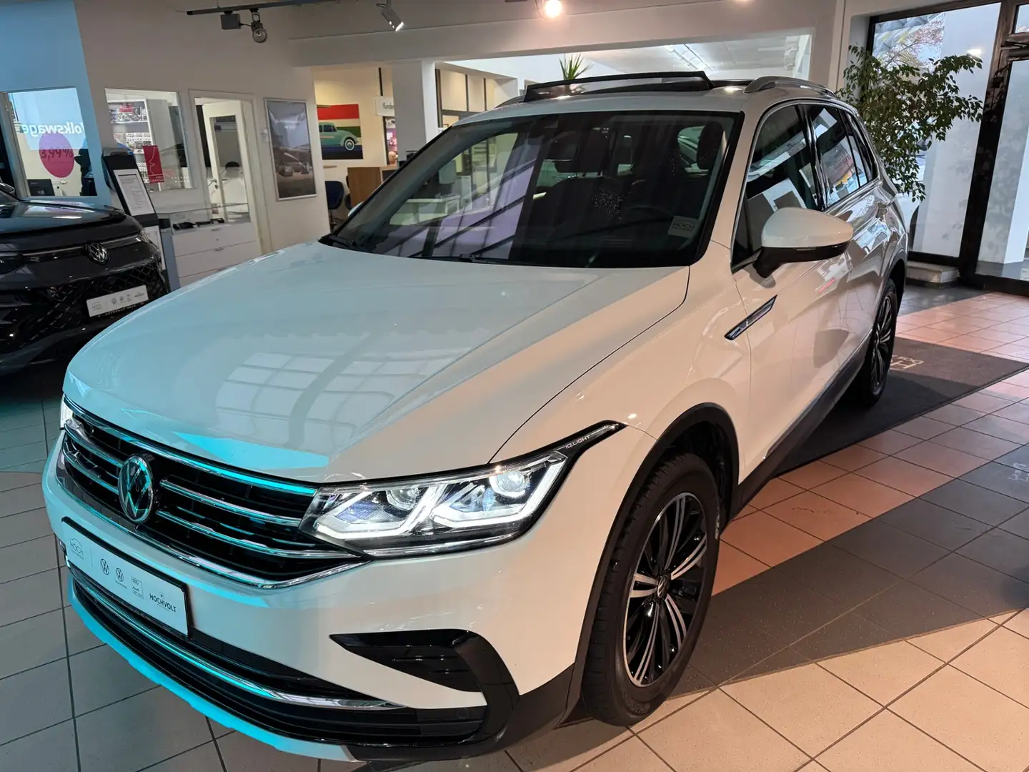 Volkswagen Tiguan 2.0 TDI DSG 4Motion . Navi+AHK+LED+Kamera Weiß - 2