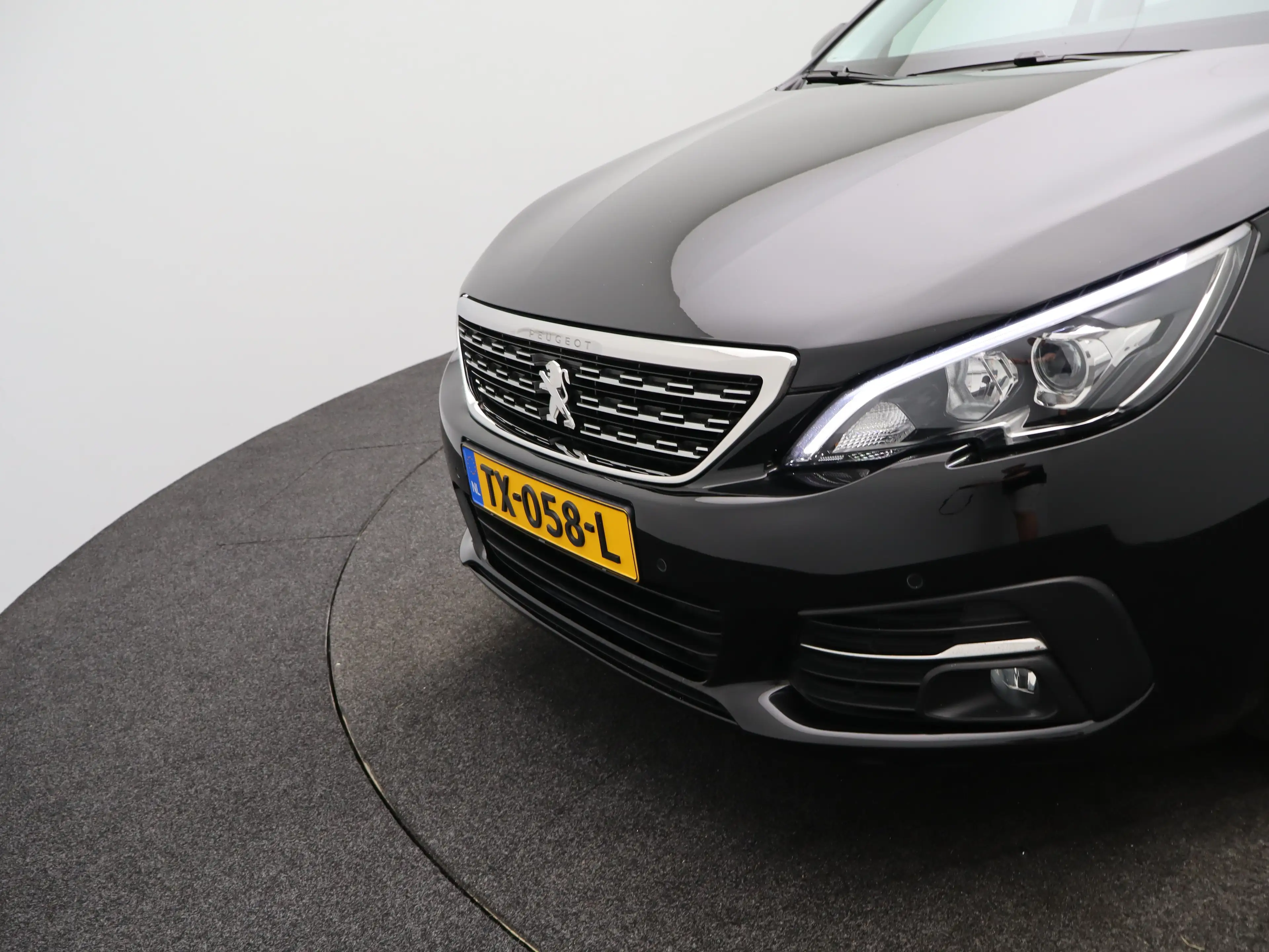Peugeot 308 1.2 PureTech Allure | Navi | Cruise | Clima | Trek — photo 32