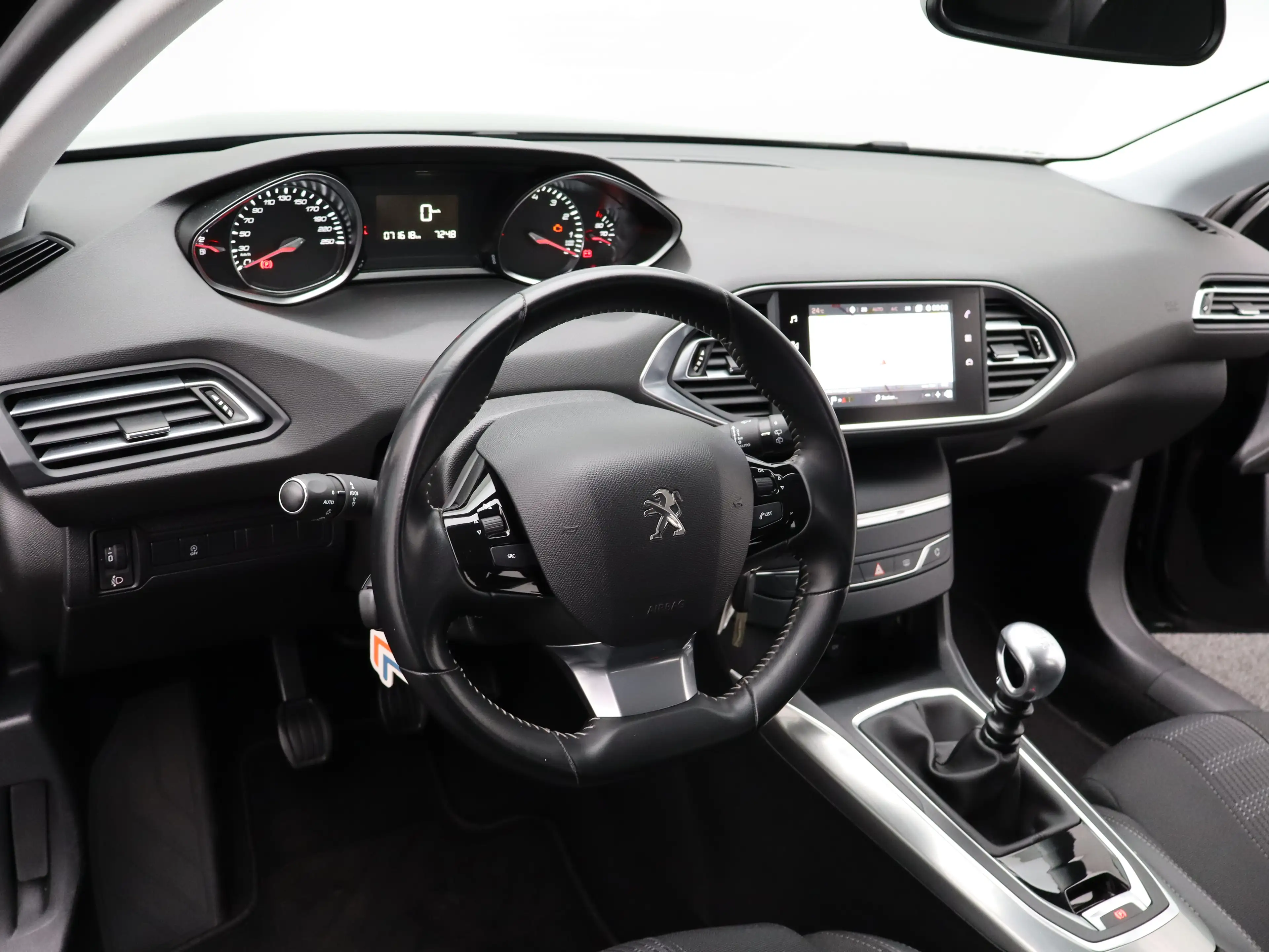 Peugeot 308 1.2 PureTech Allure | Navi | Cruise | Clima | Trek — photo 27