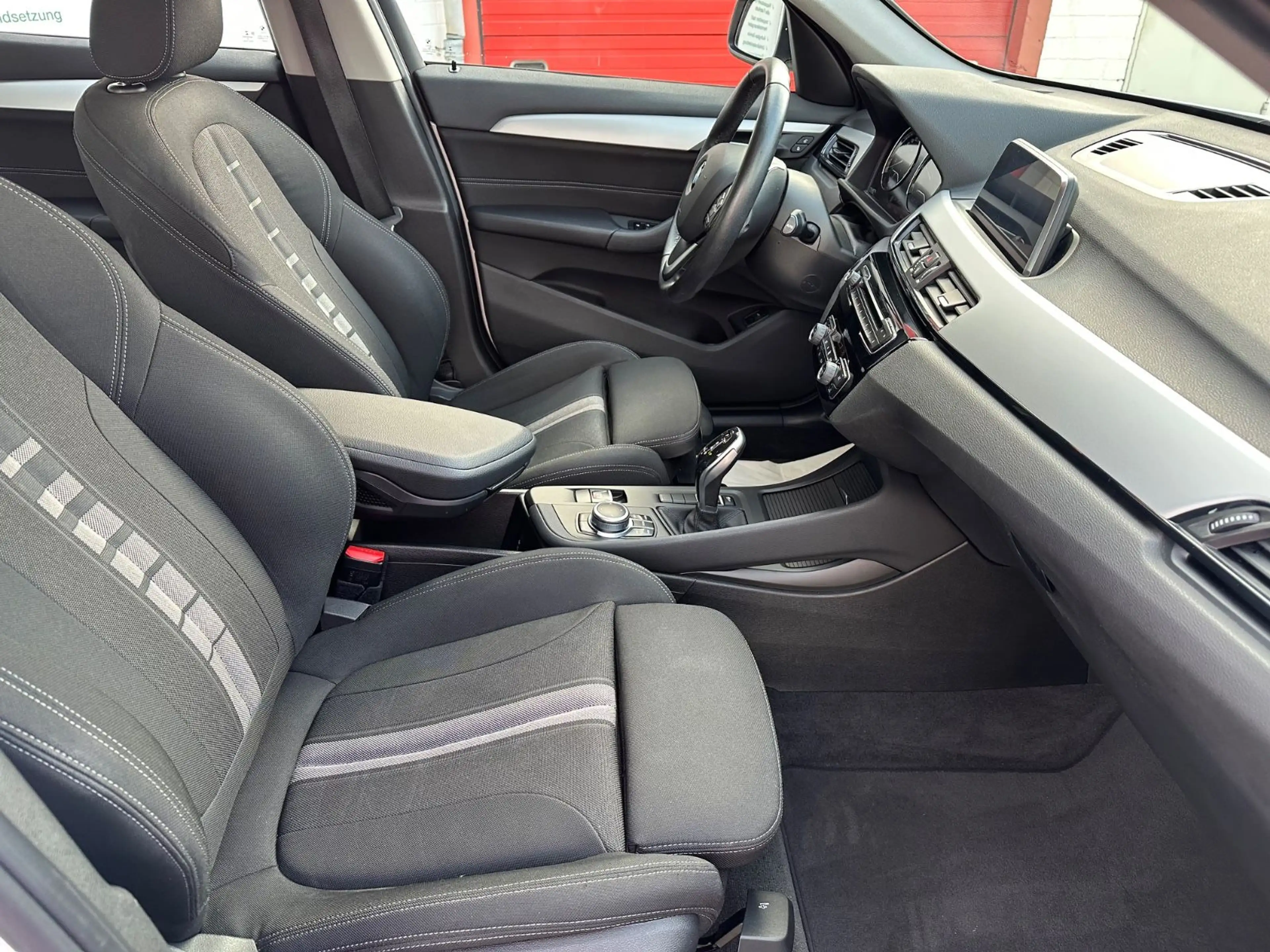 BMW X1 sDrive 18 d Advantage/NAVI/SHZ/TEMP/LED/2HD — photo 14