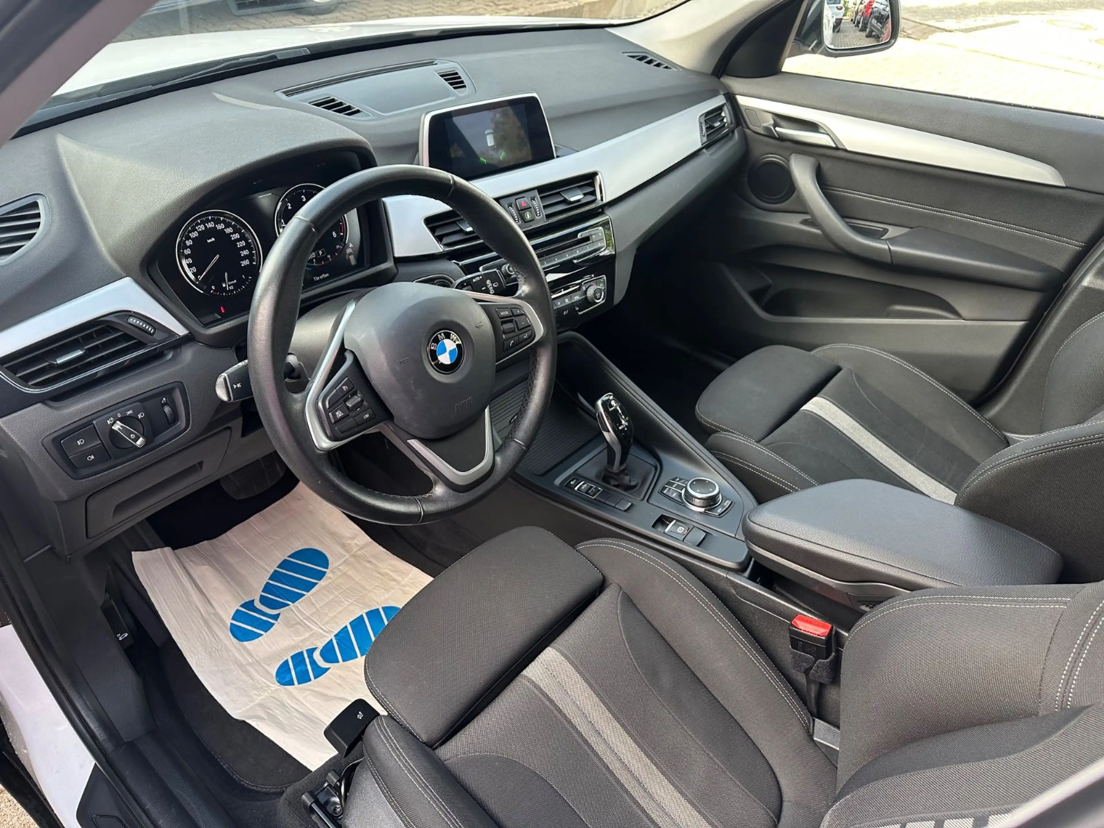 BMW X1 sDrive 18 d Advantage/NAVI/SHZ/TEMP/LED/2HD — photo 9