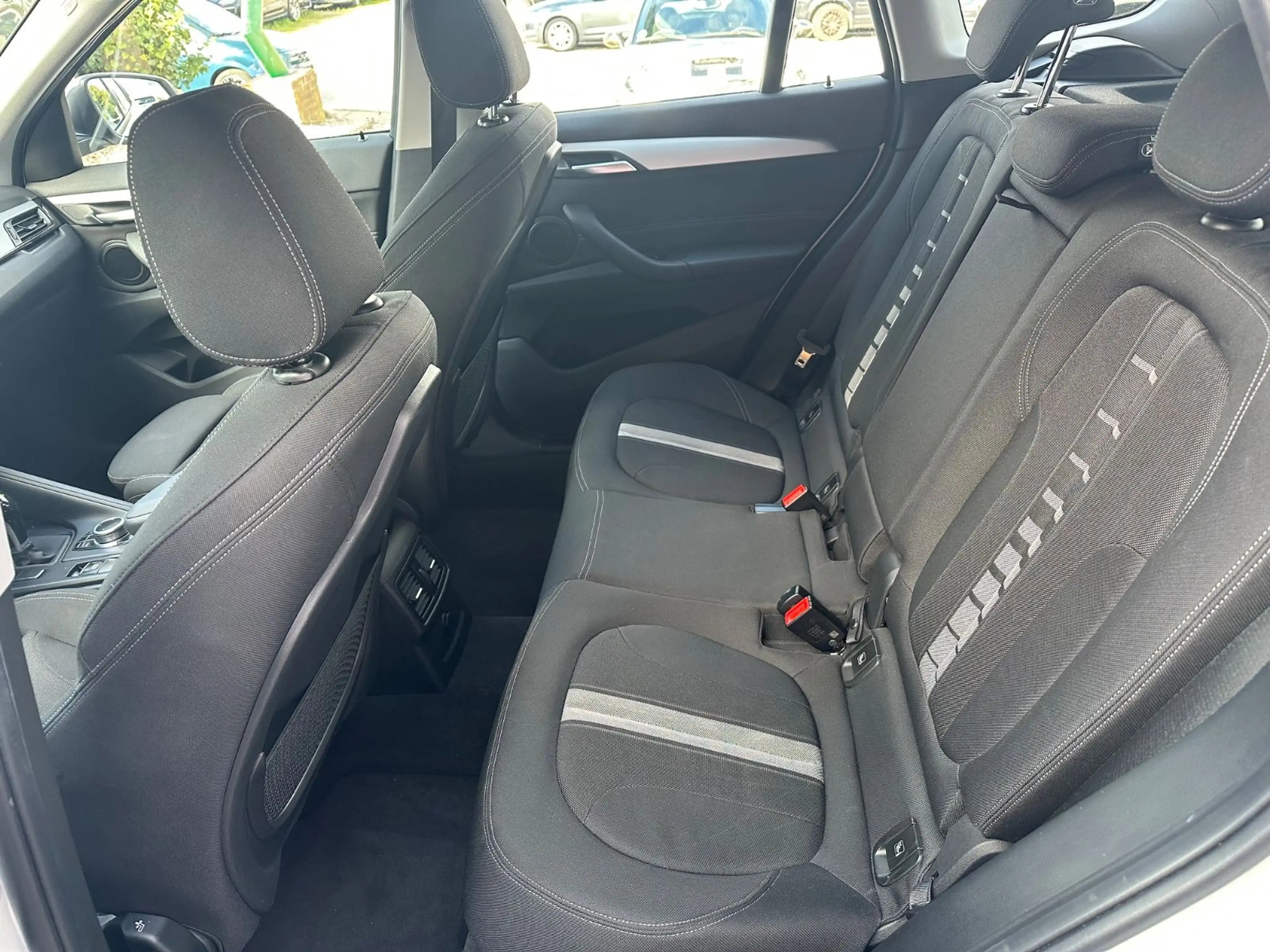 BMW X1 sDrive 18 d Advantage/NAVI/SHZ/TEMP/LED/2HD — photo 11
