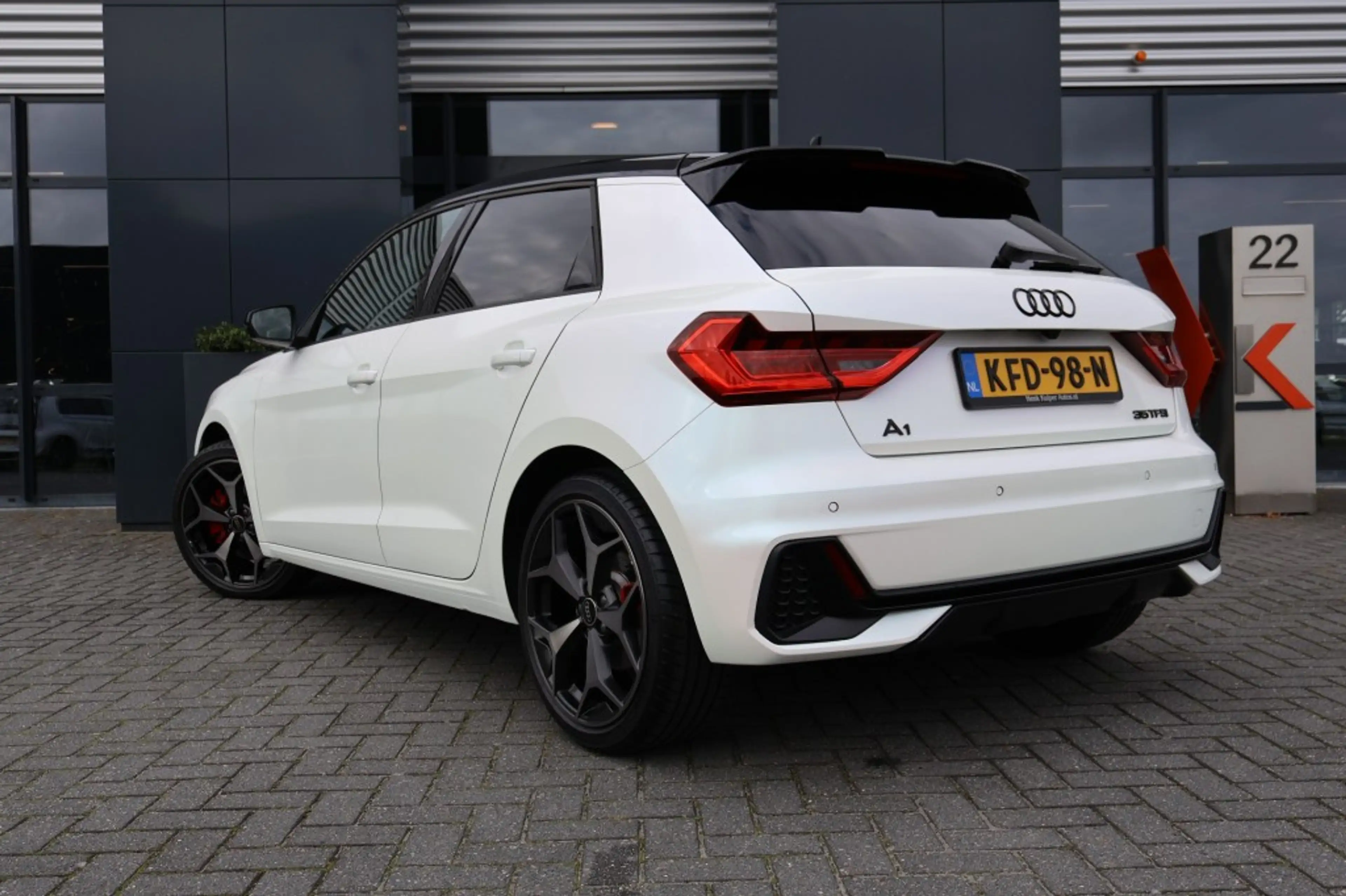 Audi A1 Sportback 35 TFSI S-tronic 150pk S-line Navi / PDC — photo 2