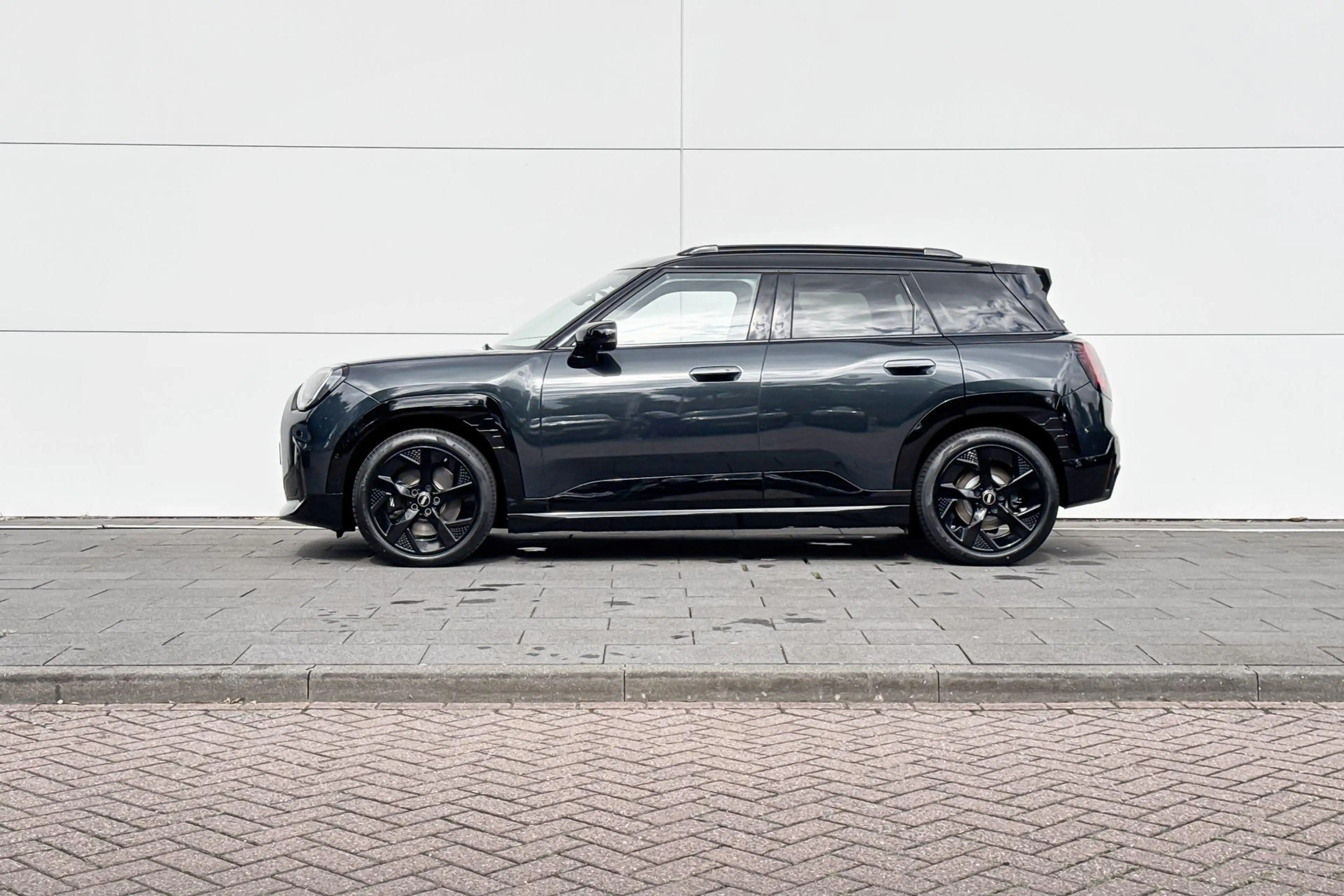 MINI Aceman SE John Cooper Works L 54.2 kWh | 18 Inch John Coo — photo 2