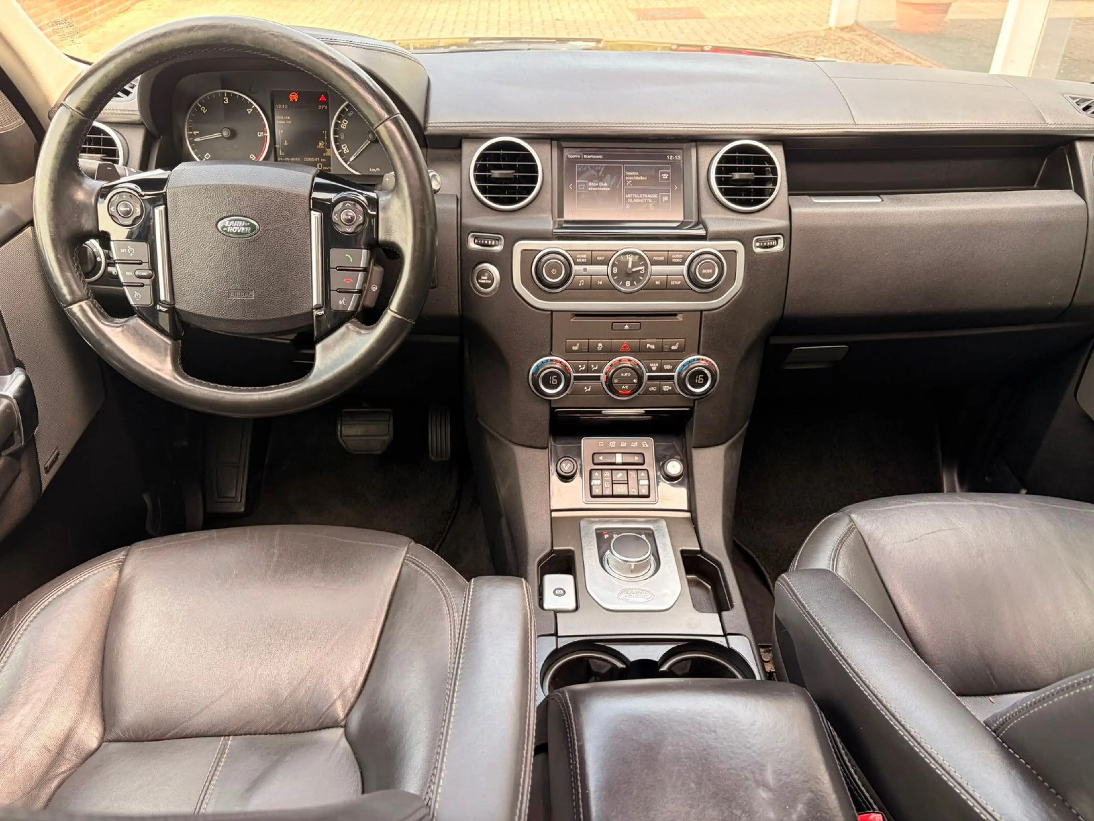 Land Rover Discovery 4 SDV6 Landmark — photo 11