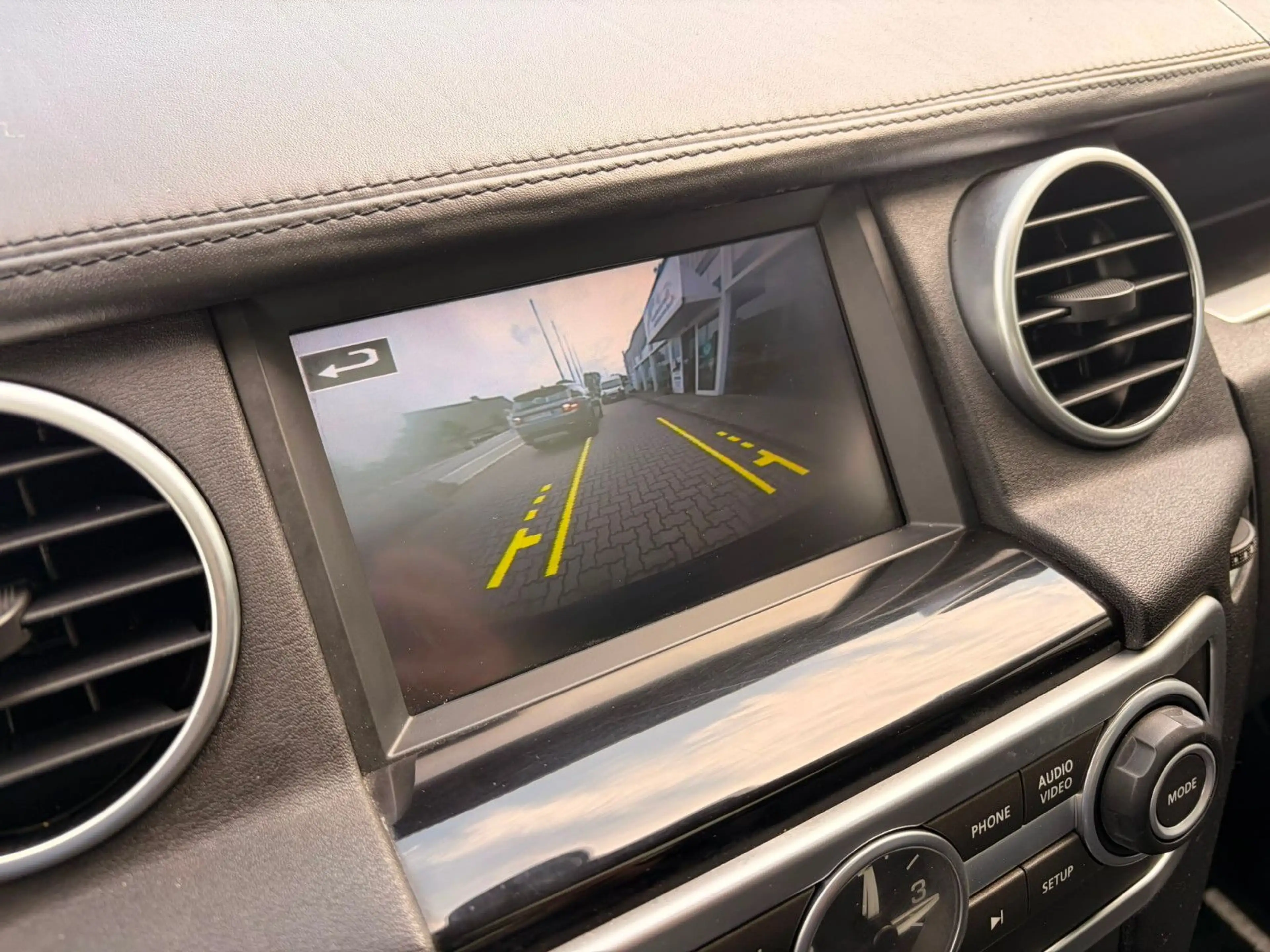 Land Rover Discovery 4 SDV6 Landmark — photo 15