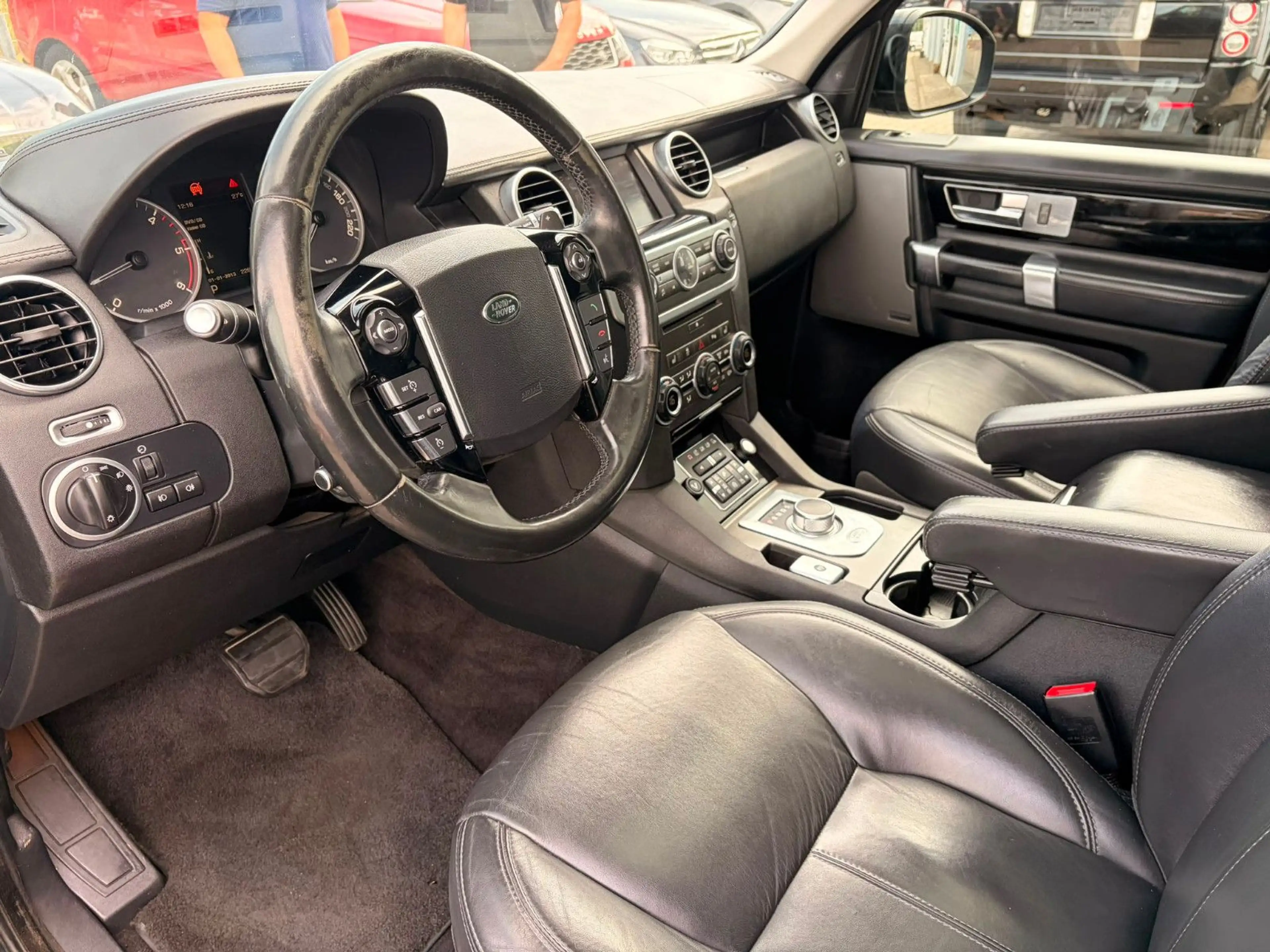 Land Rover Discovery 4 SDV6 Landmark — photo 8