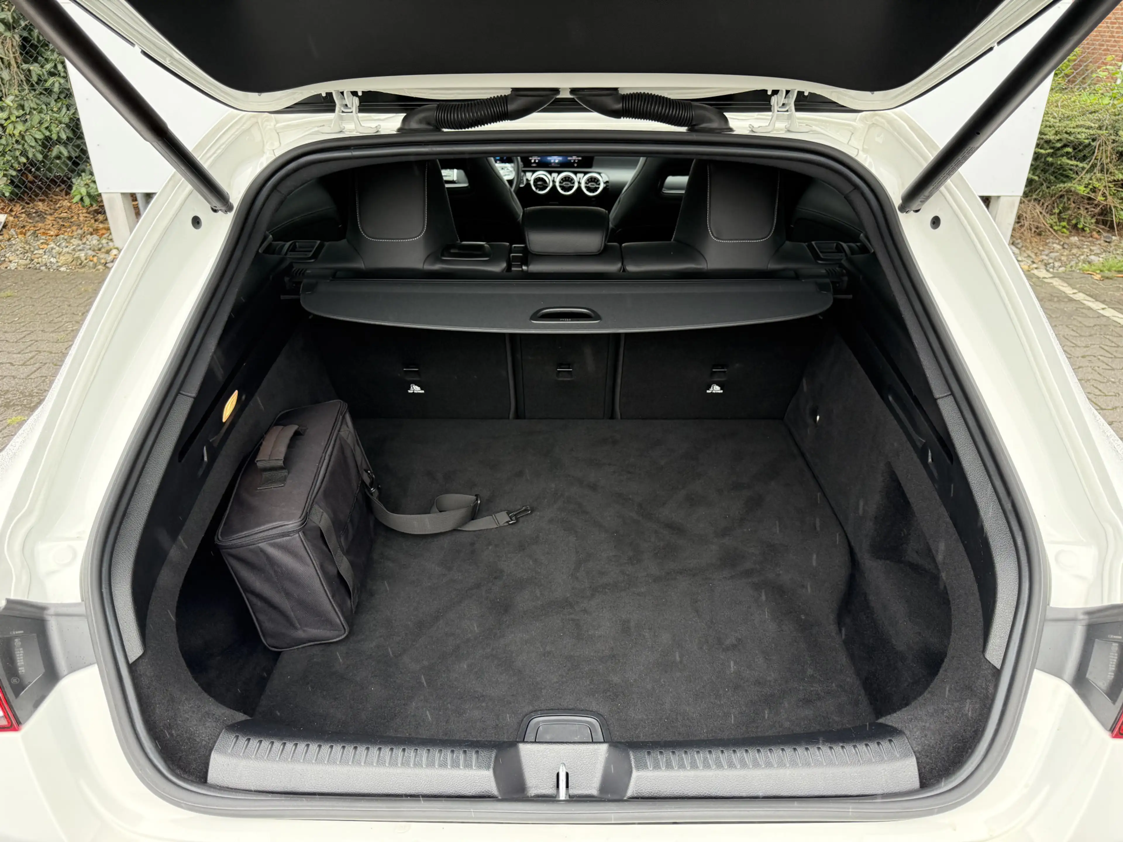 Mercedes-Benz CLA 250 Shooting Brake e Business Solution AMG | Pano | Am — photo 29