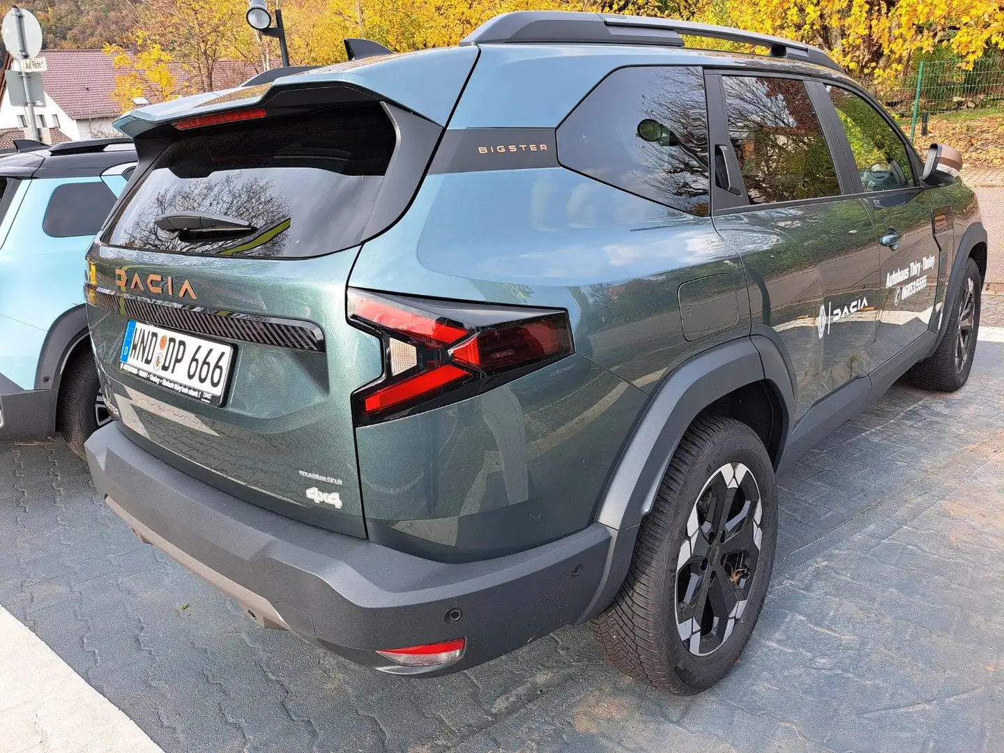 Dacia Bigster TCe 130 Extreme 4x4 Grün - 2
