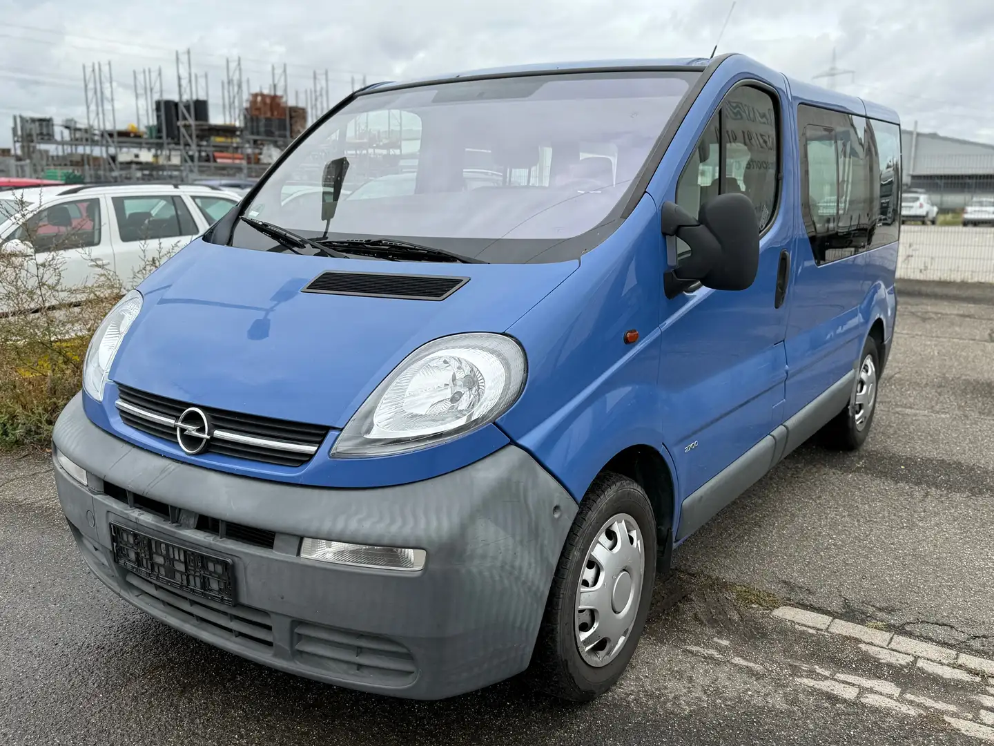 Opel Vivaro Kombi L1H1 2,7t Blau - 1