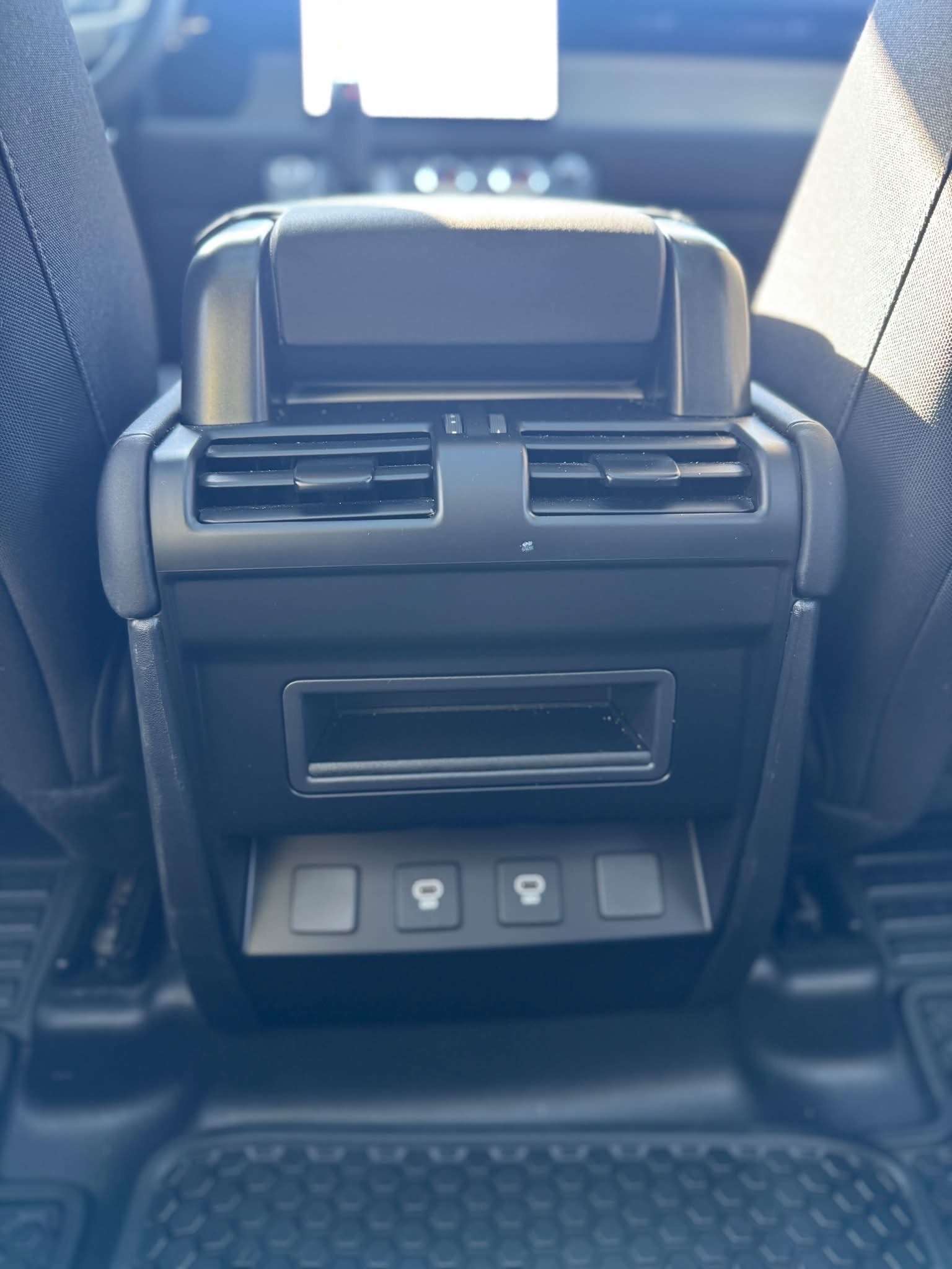 2025 Land Rover Defender 110 P300 S thumb 12