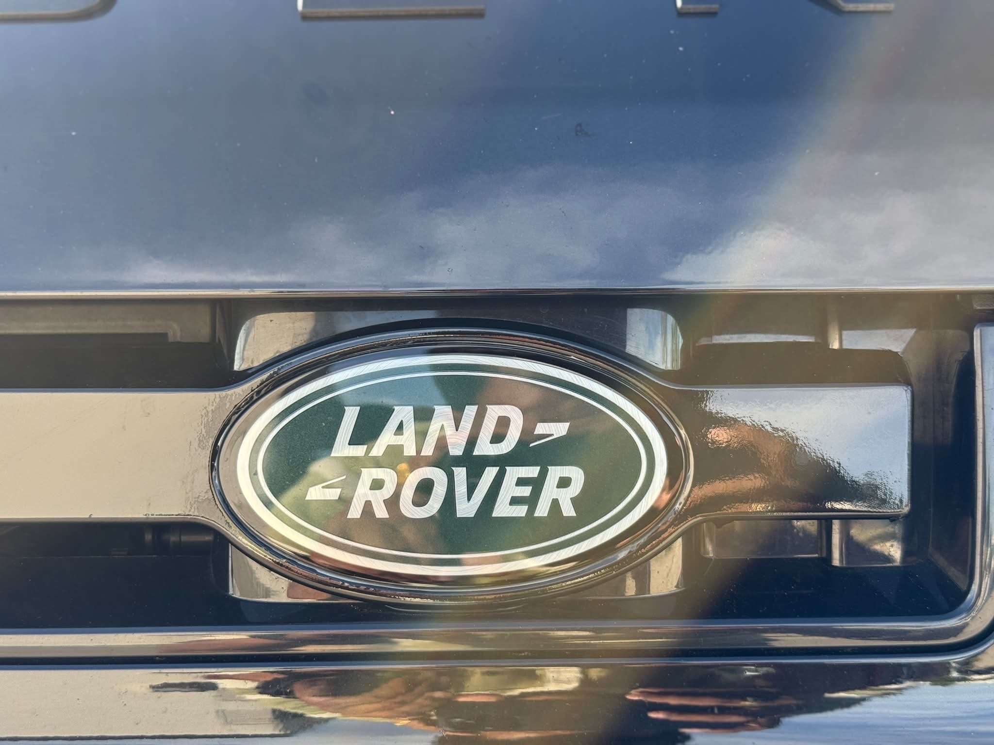 2025 Land Rover Defender 110 P300 S thumb 14