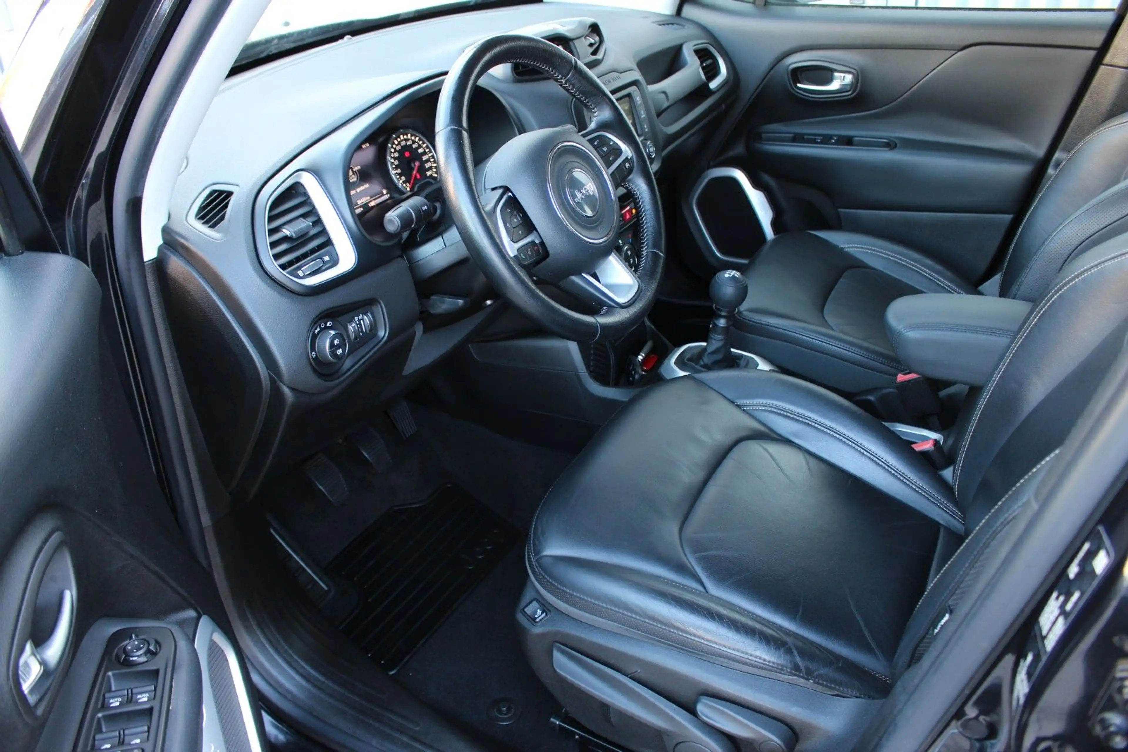 Jeep Renegade 1.4 MultiAir Limited FWD+ACC+Leder — photo 11