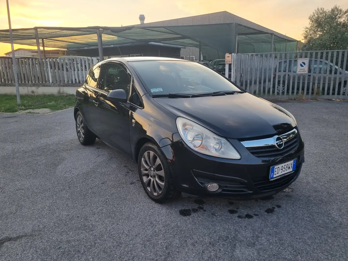 Opel Corsa Corsa IV 2010 3p 1.2 Edition 85cv Nero - 2