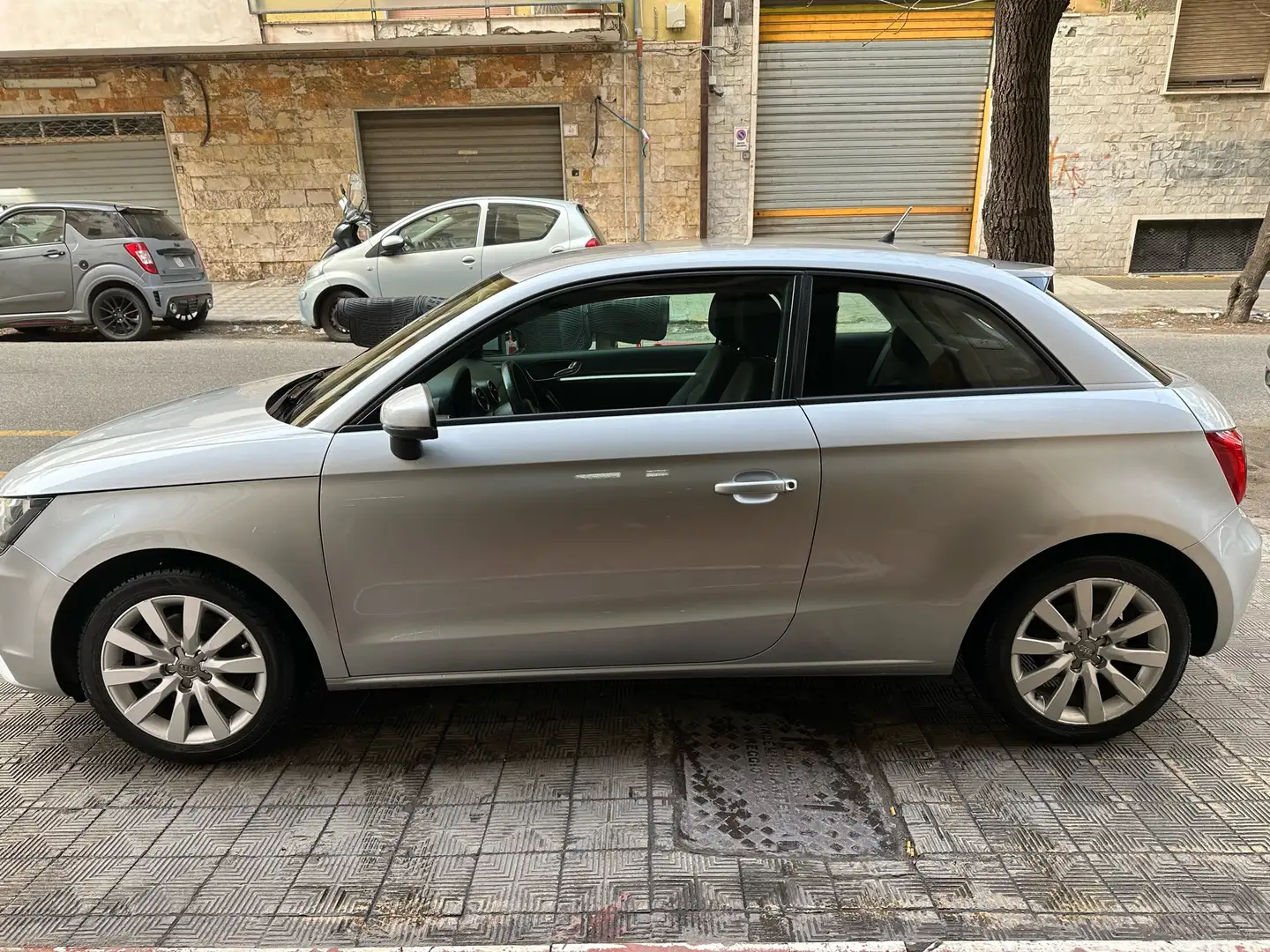 Audi A1 1.6 tdi Attraction 105cv - 2