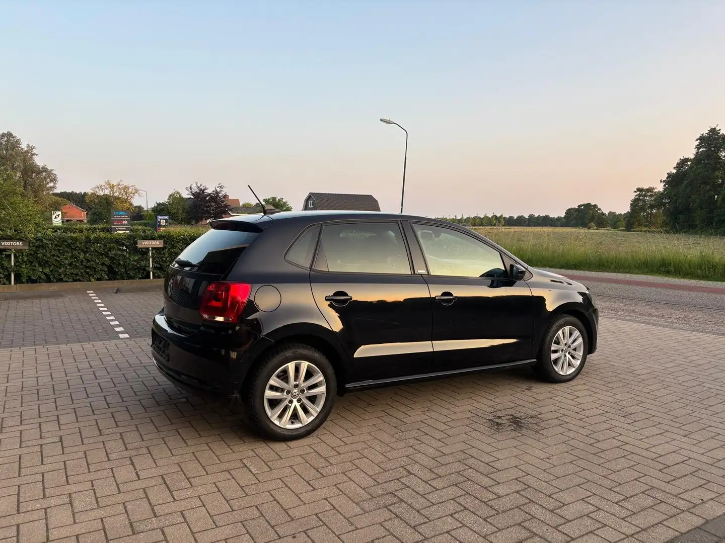 Volkswagen Polo 1.2-12V Bl.M. Comfl. Zwart - 2