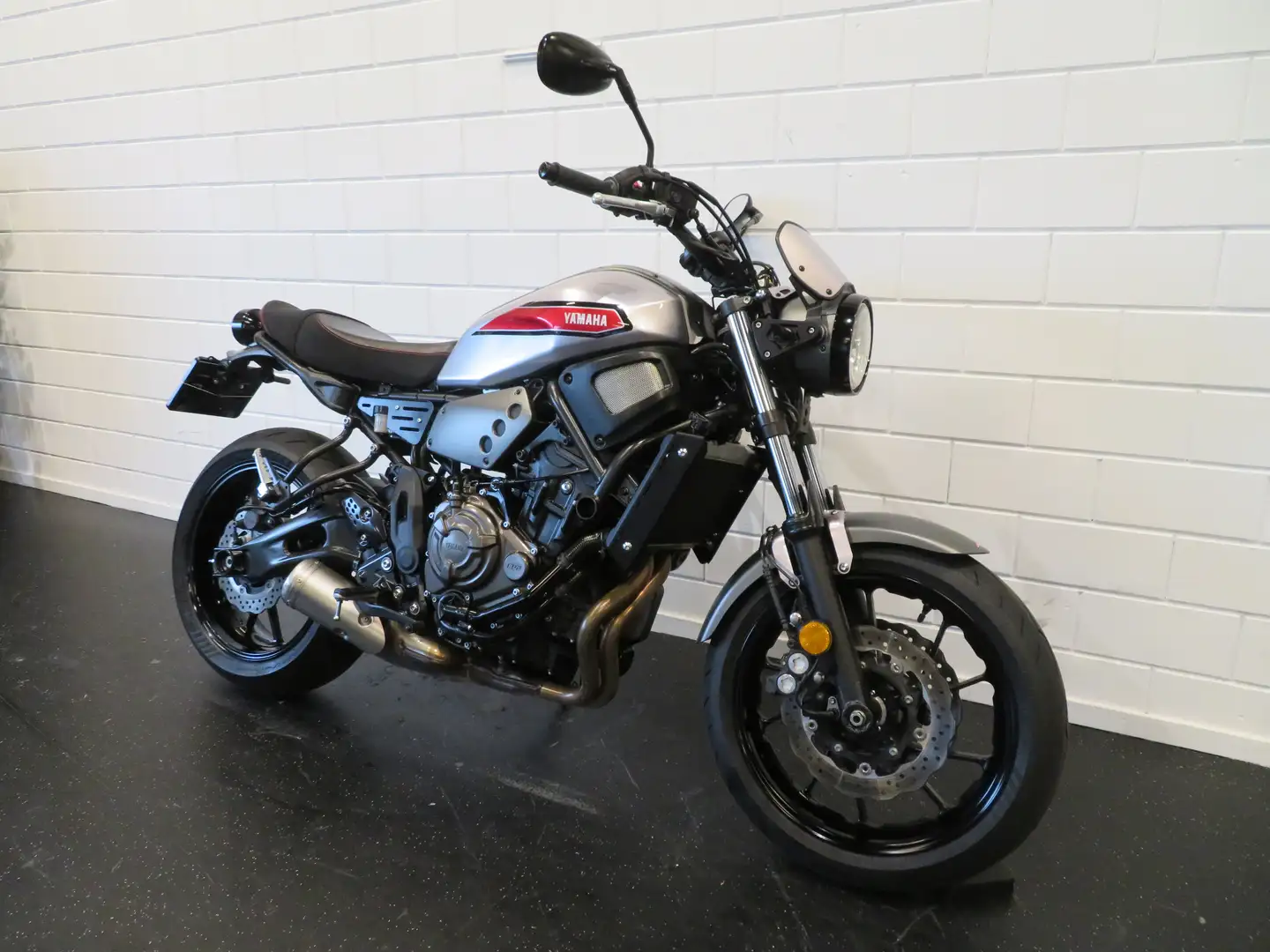 Yamaha XSR 700 ABS NIEUWSTAAT! EXTRAS Červená - 2