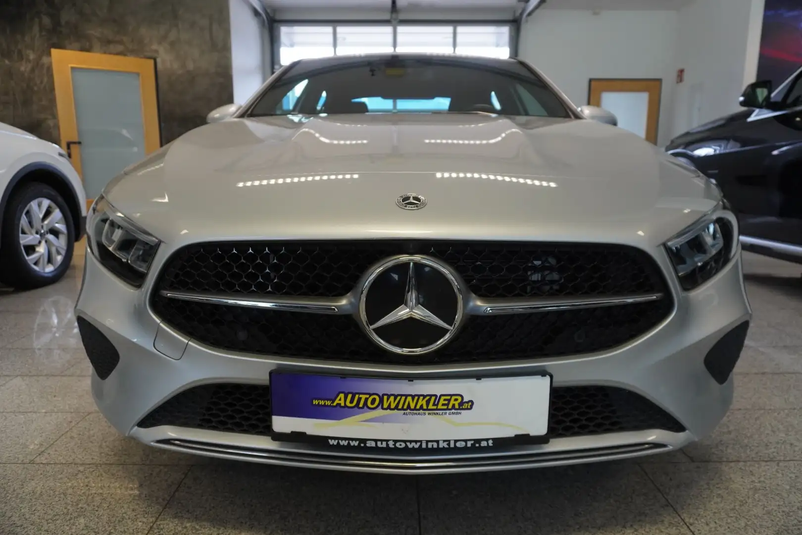 Mercedes-Benz A 250 A-Klasse Limousine/Coupe Aut MY24/Leder/Nav. Silber - 2