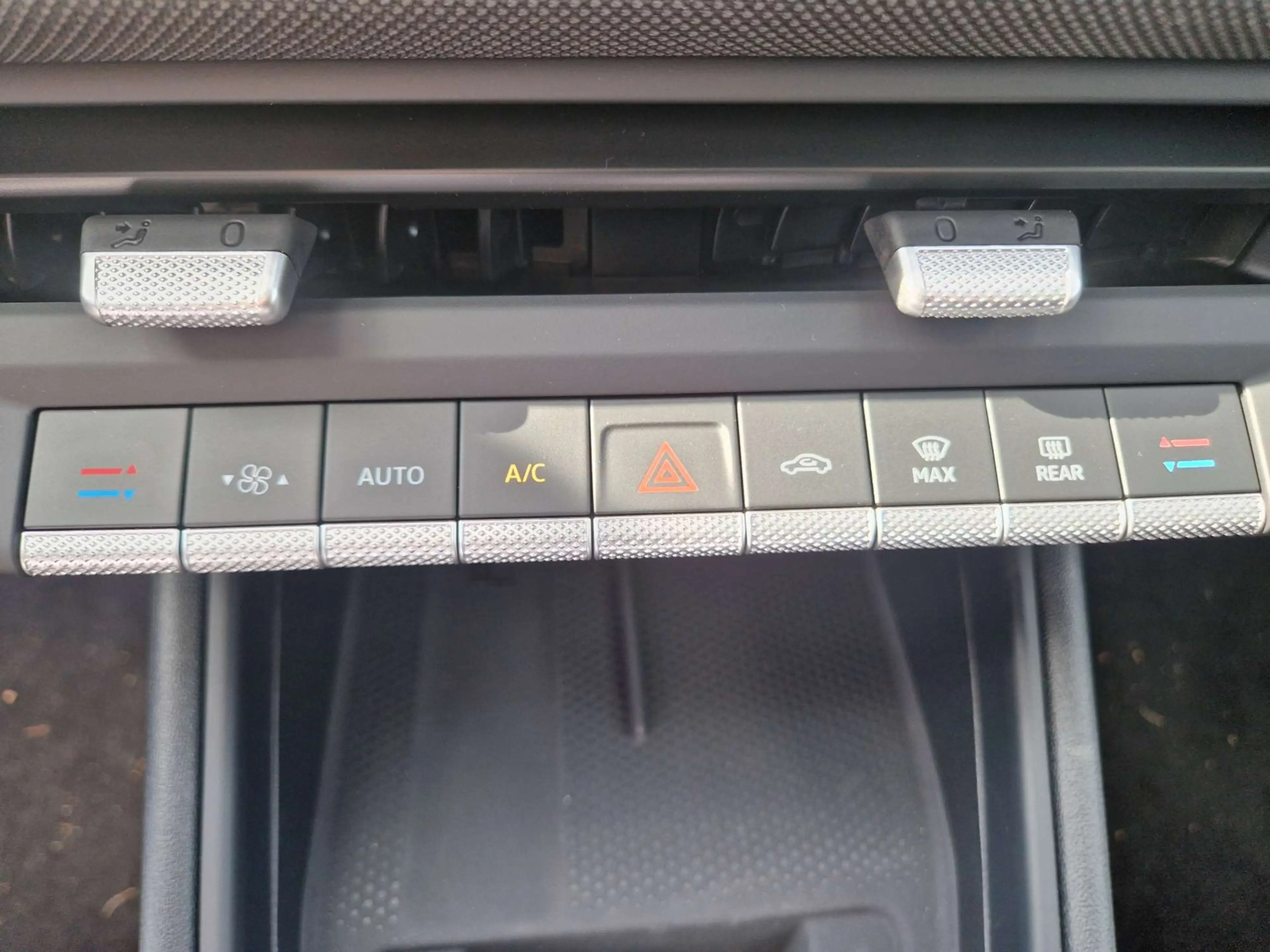 Volkswagen ID. Polo ID.Polo LAUNCH-EDITION LIFE NAVI REARVIEW LED A... — photo 5