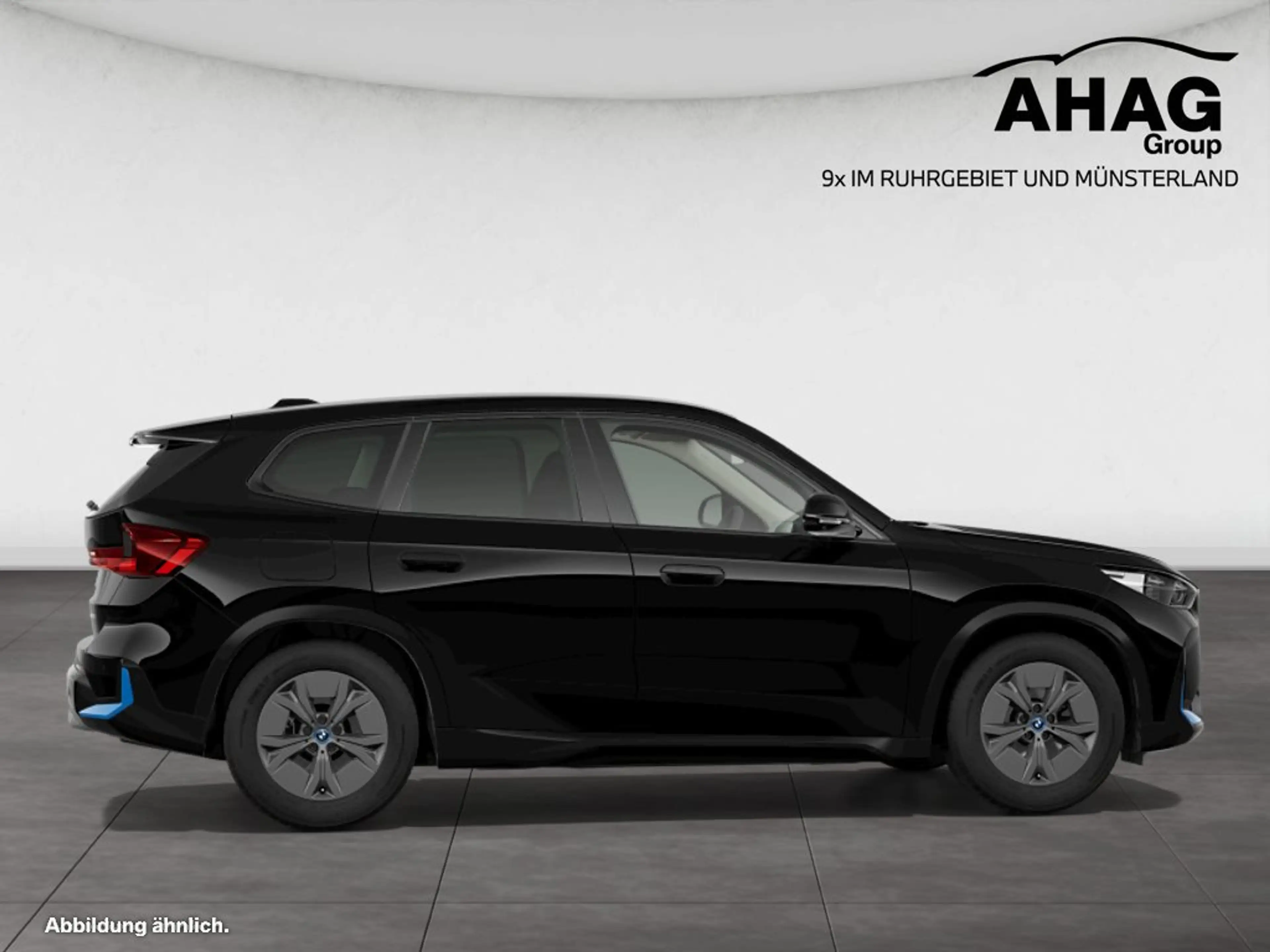 BMW iX1 xDrive30 — photo 8