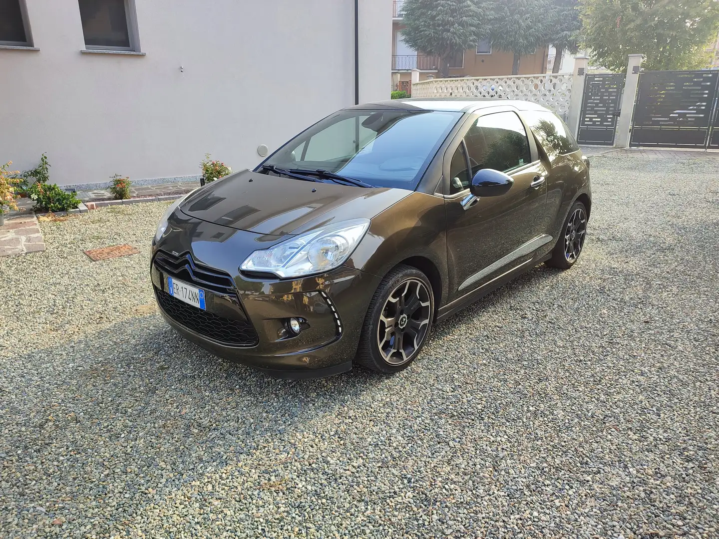 Citroen DS3 DS3 1.2 vti Just Black 82cv Bronze - 2