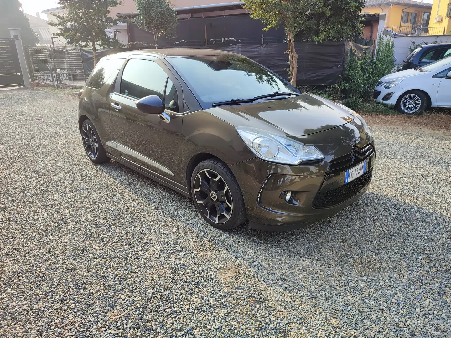 Citroen DS3 DS3 1.2 vti Just Black 82cv Bronze - 1