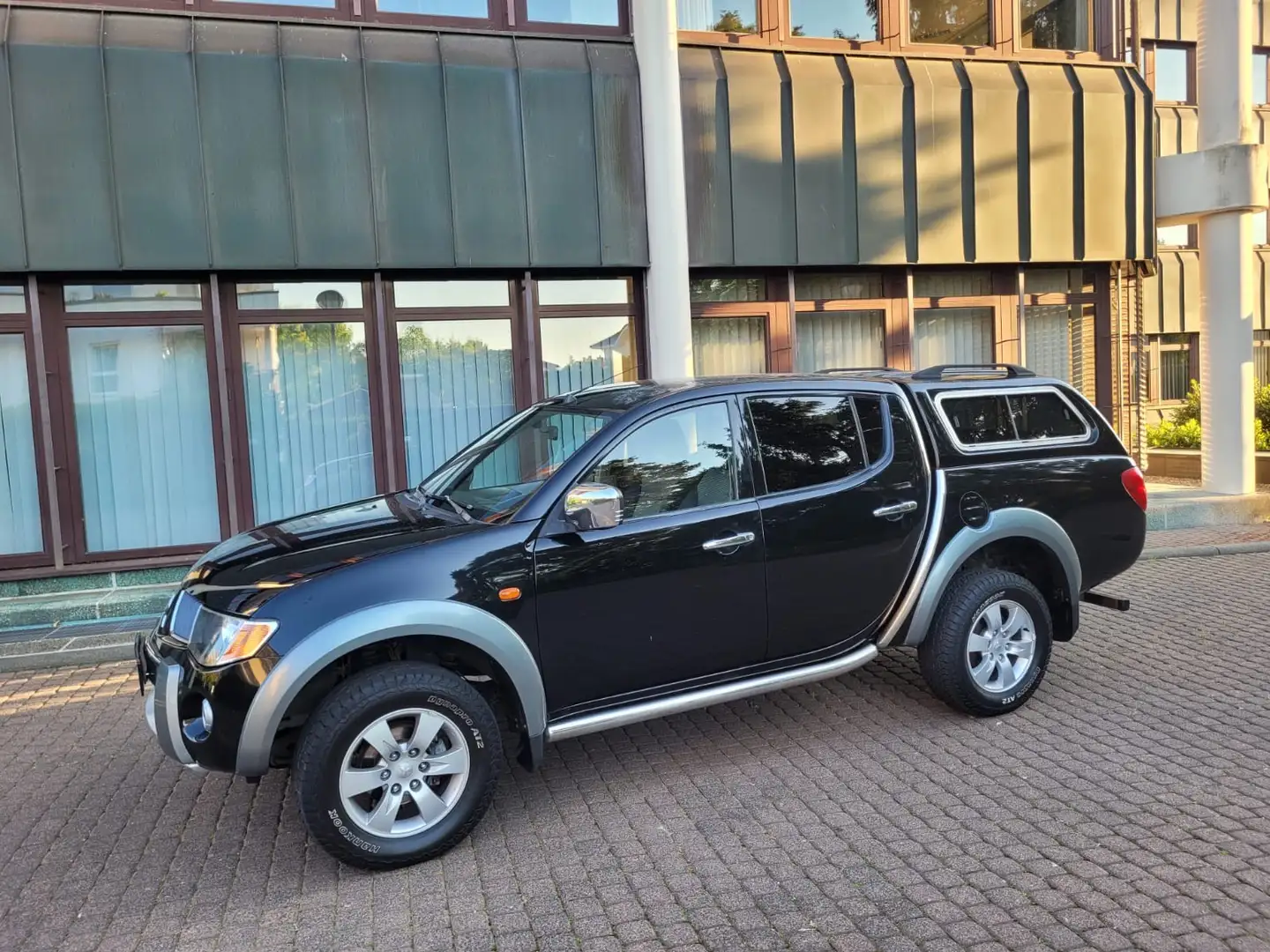 Mitsubishi L200 30 jahre 4WD  Hardtop-AHK 2.7 To-Grüne Plakette Negro - 2