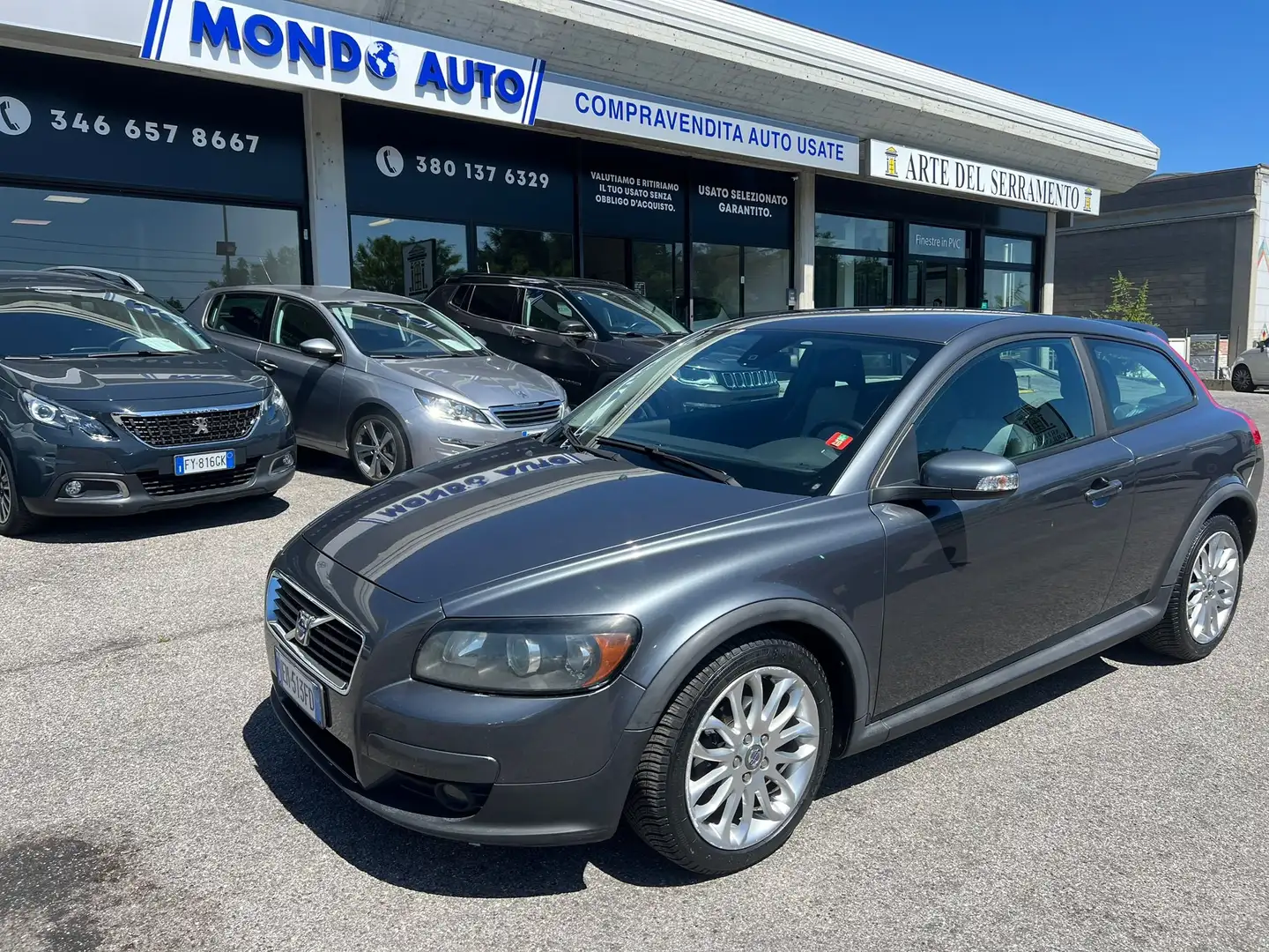 Volvo C30 2.0d Momentum Grigio - 1