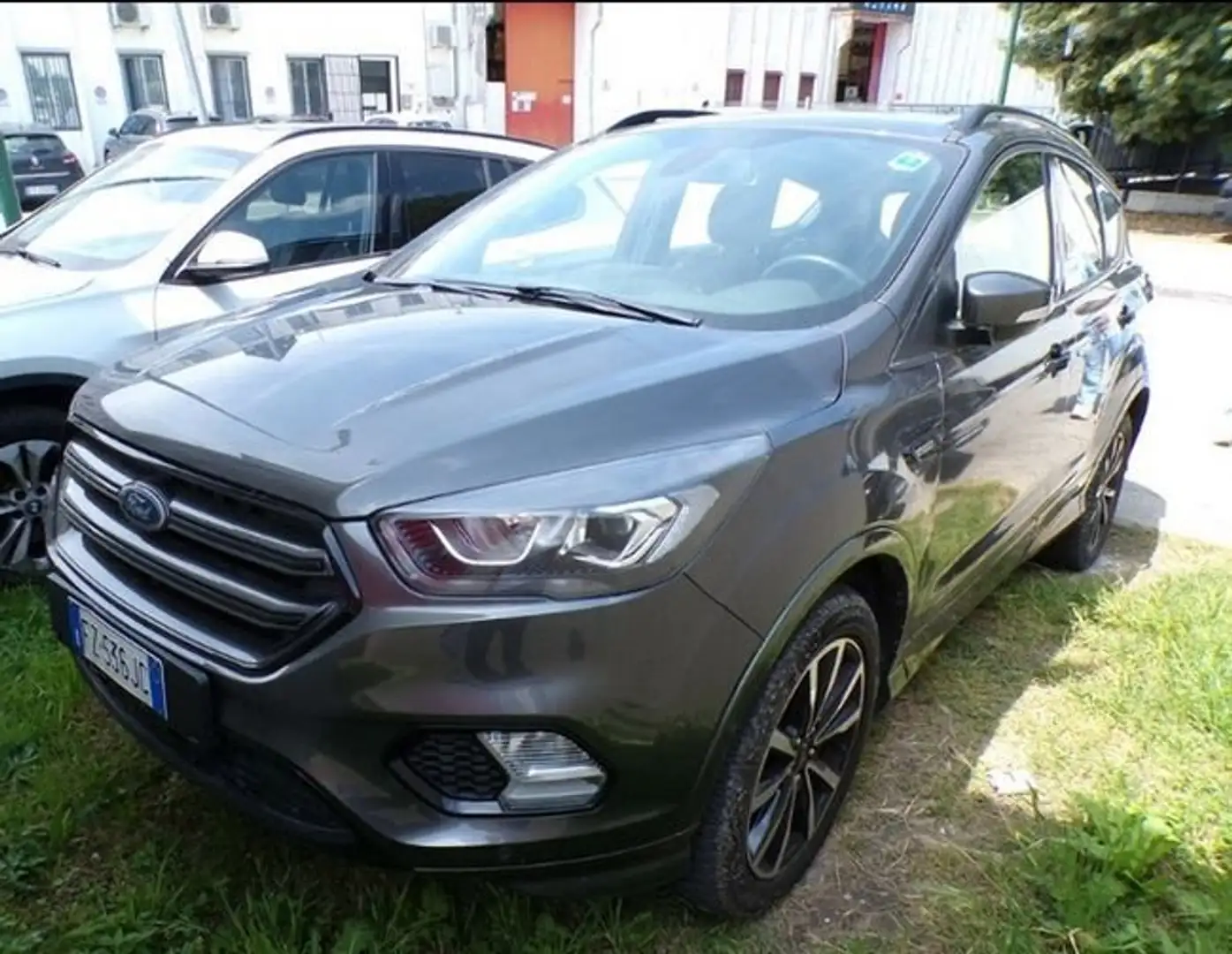 Ford Kuga 2.0 TDCi 110kW 4x4 ST-Line Powers. Gris - 2