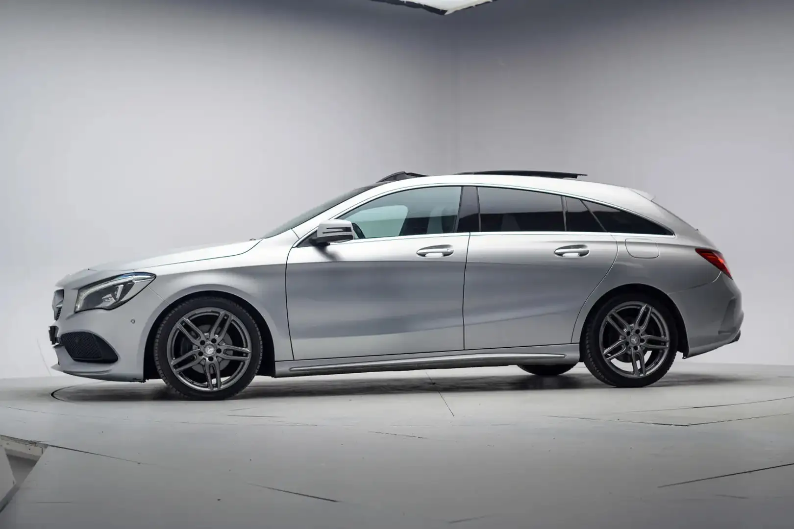 Mercedes-Benz CLA-Klasse Shooting Brake AMG Aut. [ Schuifdak Hal Gris - 2