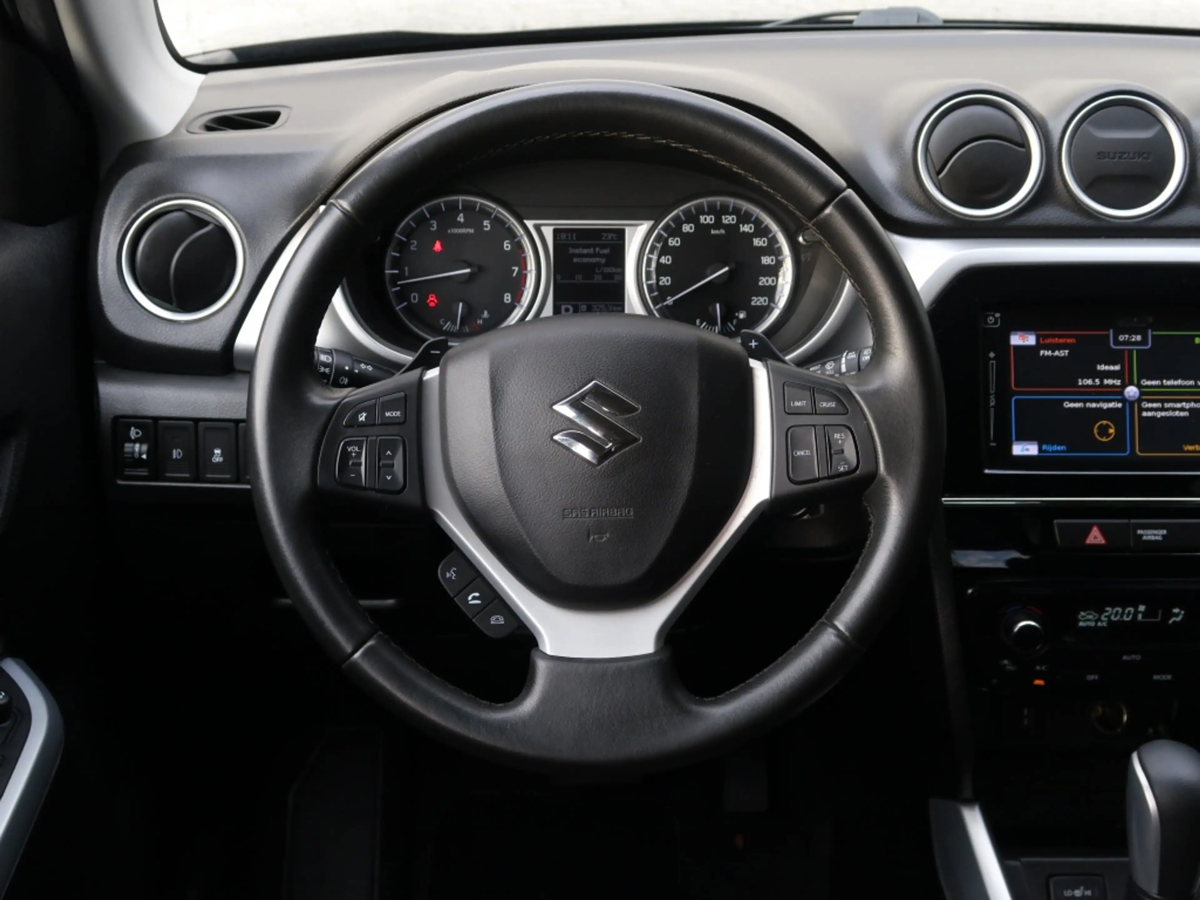Suzuki Vitara 1.6 Exclusive | Trekhaak | Navigatie | Cruise Cont — photo 10