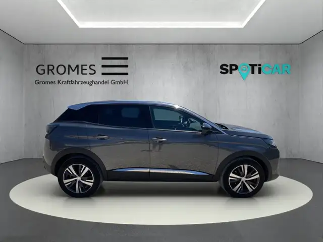 Peugeot 3008 view 2