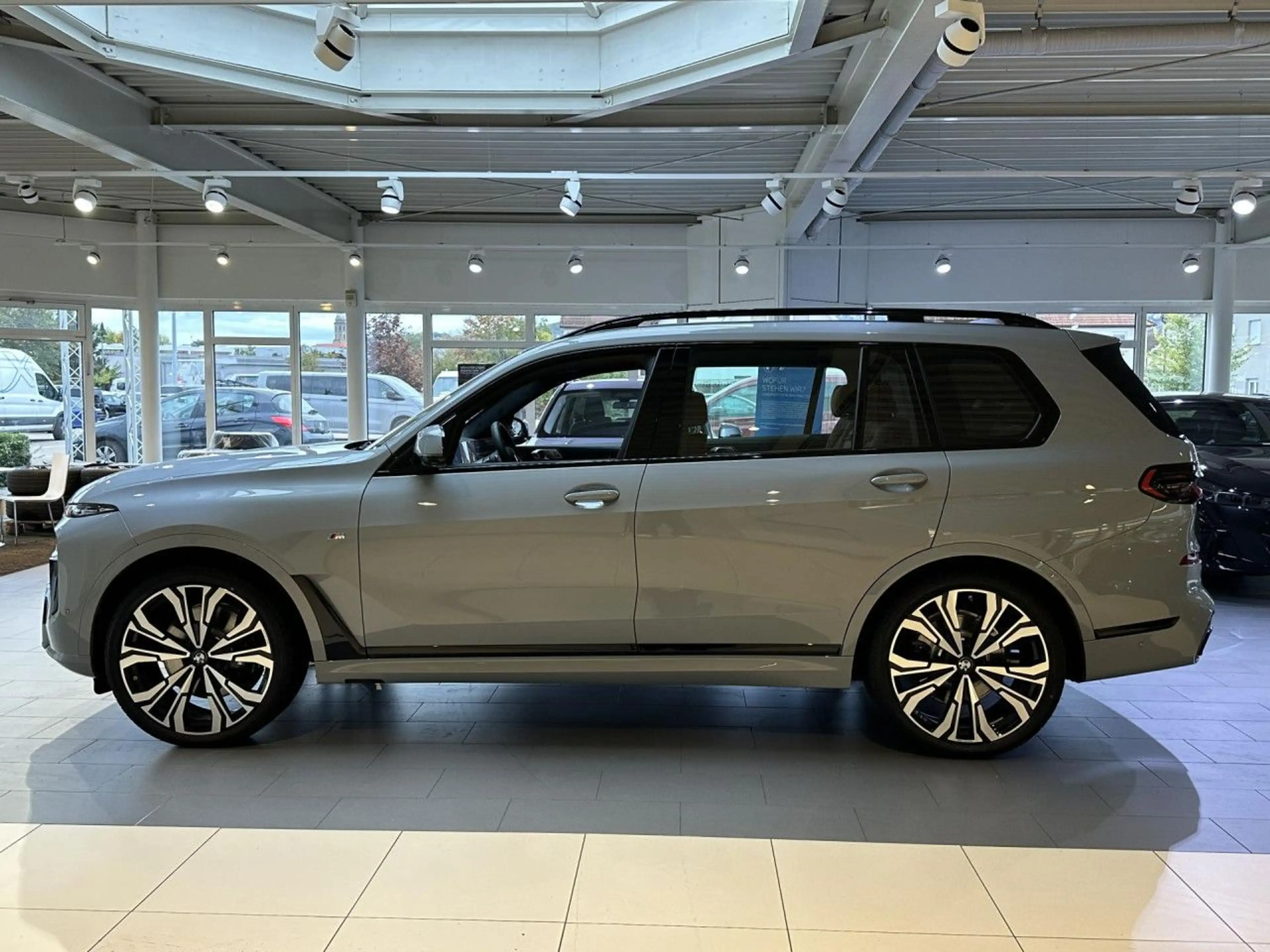 BMW X7 xDrive40d M Sport Pro Kristall Bowers Massage — photo 4