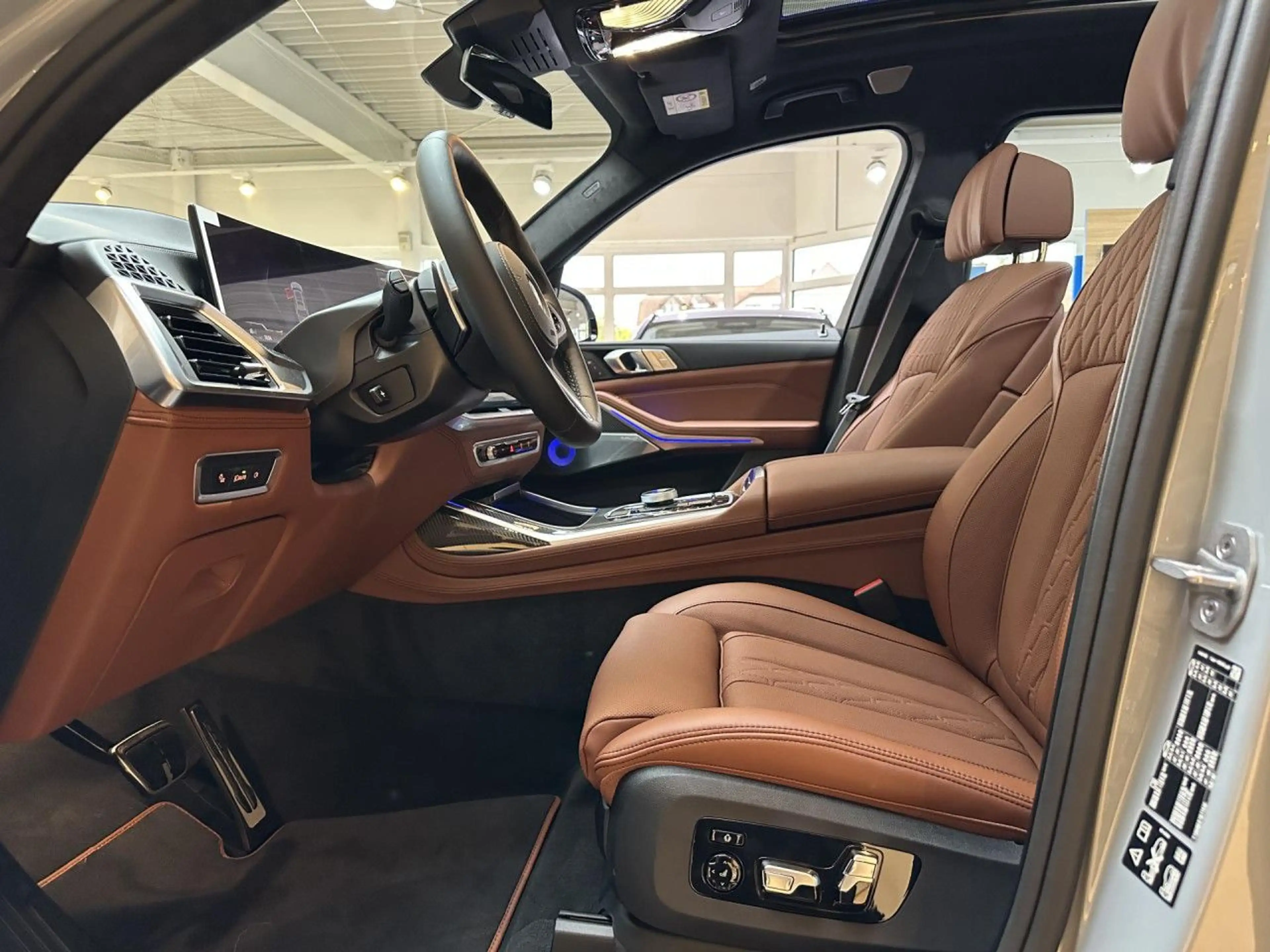 BMW X7 xDrive40d M Sport Pro Kristall Bowers Massage — photo 8
