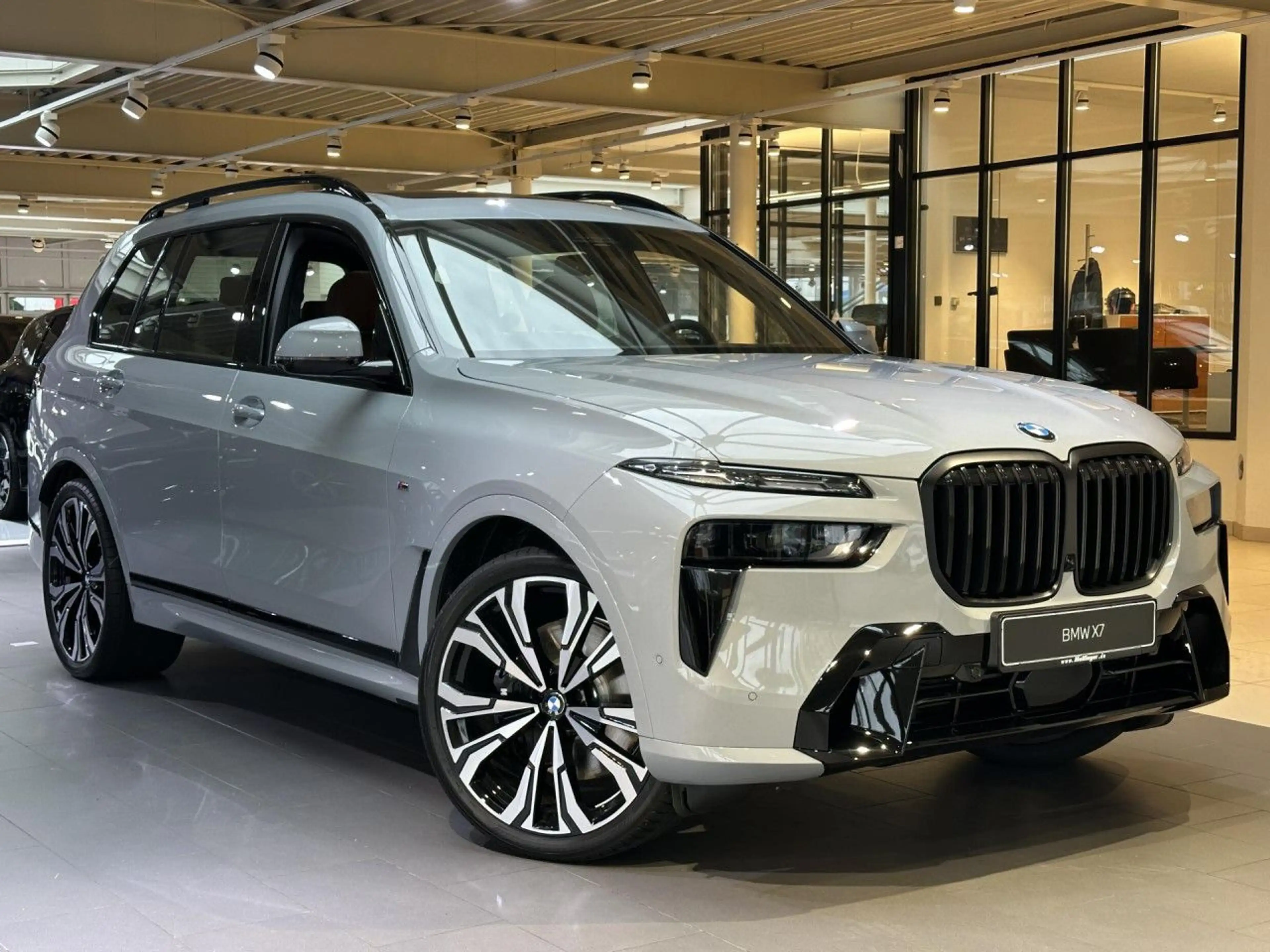 BMW X7 xDrive40d M Sport Pro Kristall Bowers Massage — photo 2