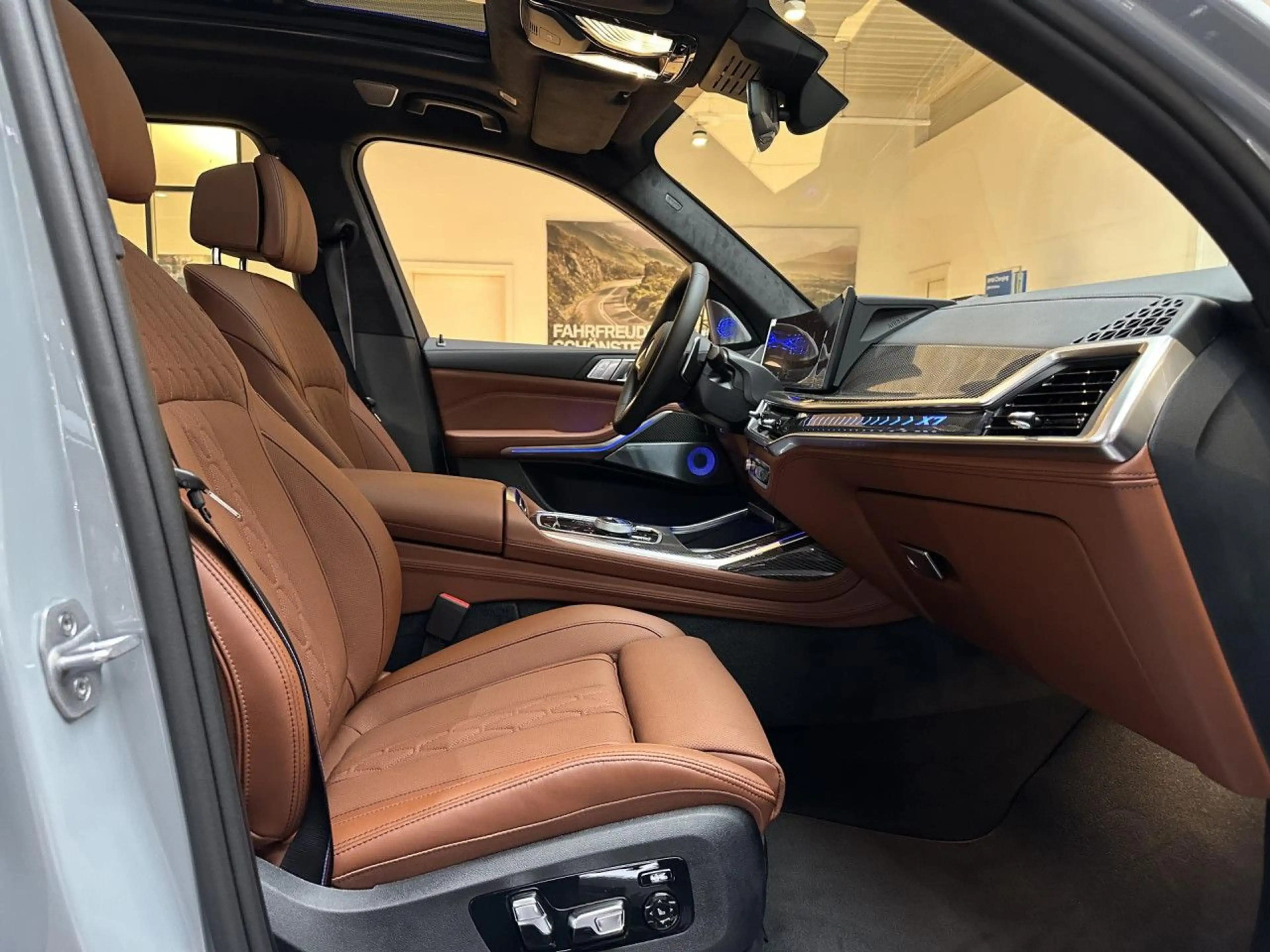 BMW X7 xDrive40d M Sport Pro Kristall Bowers Massage — photo 9