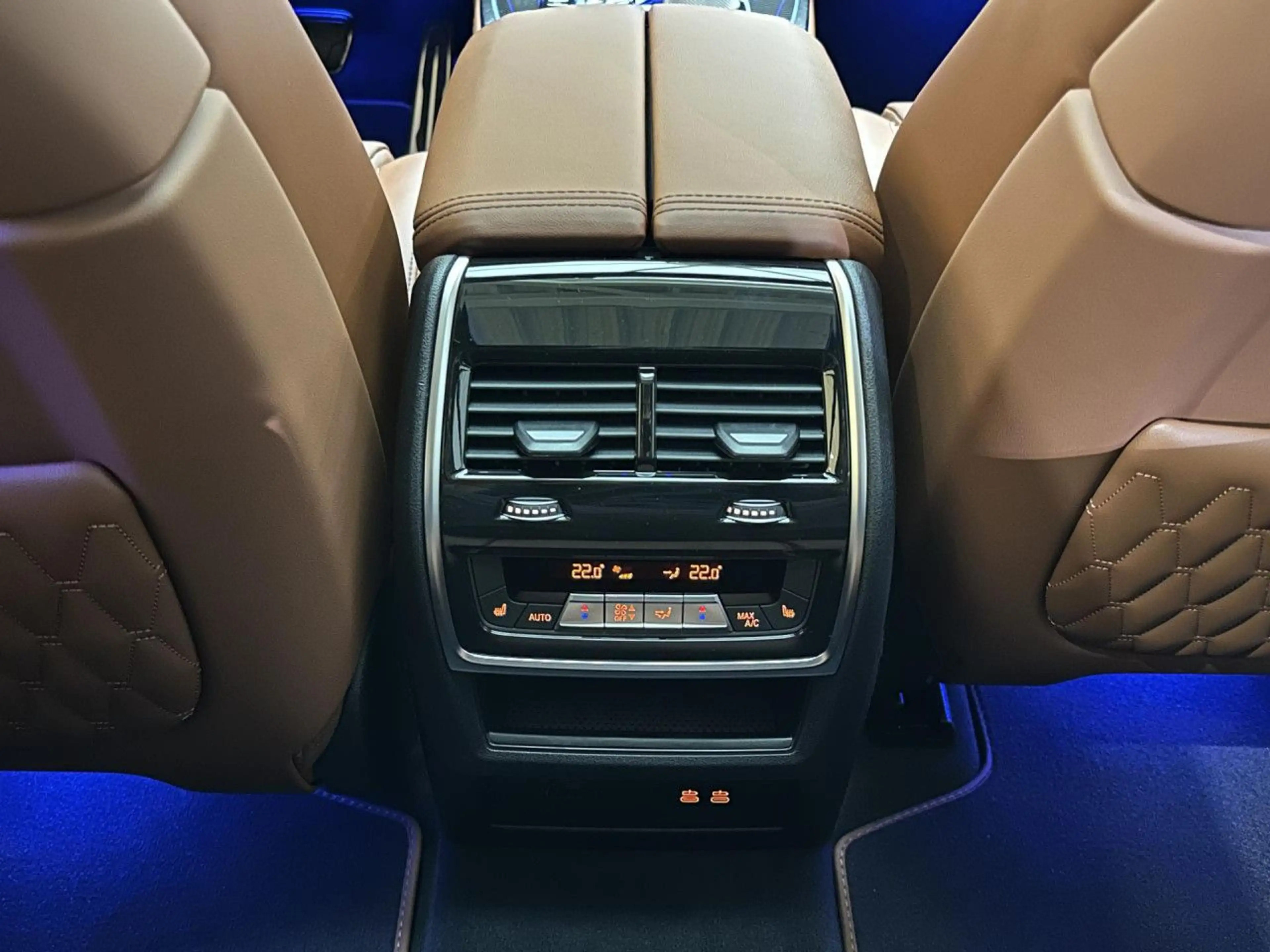 BMW X7 xDrive40d M Sport Pro Kristall Bowers Massage — photo 12