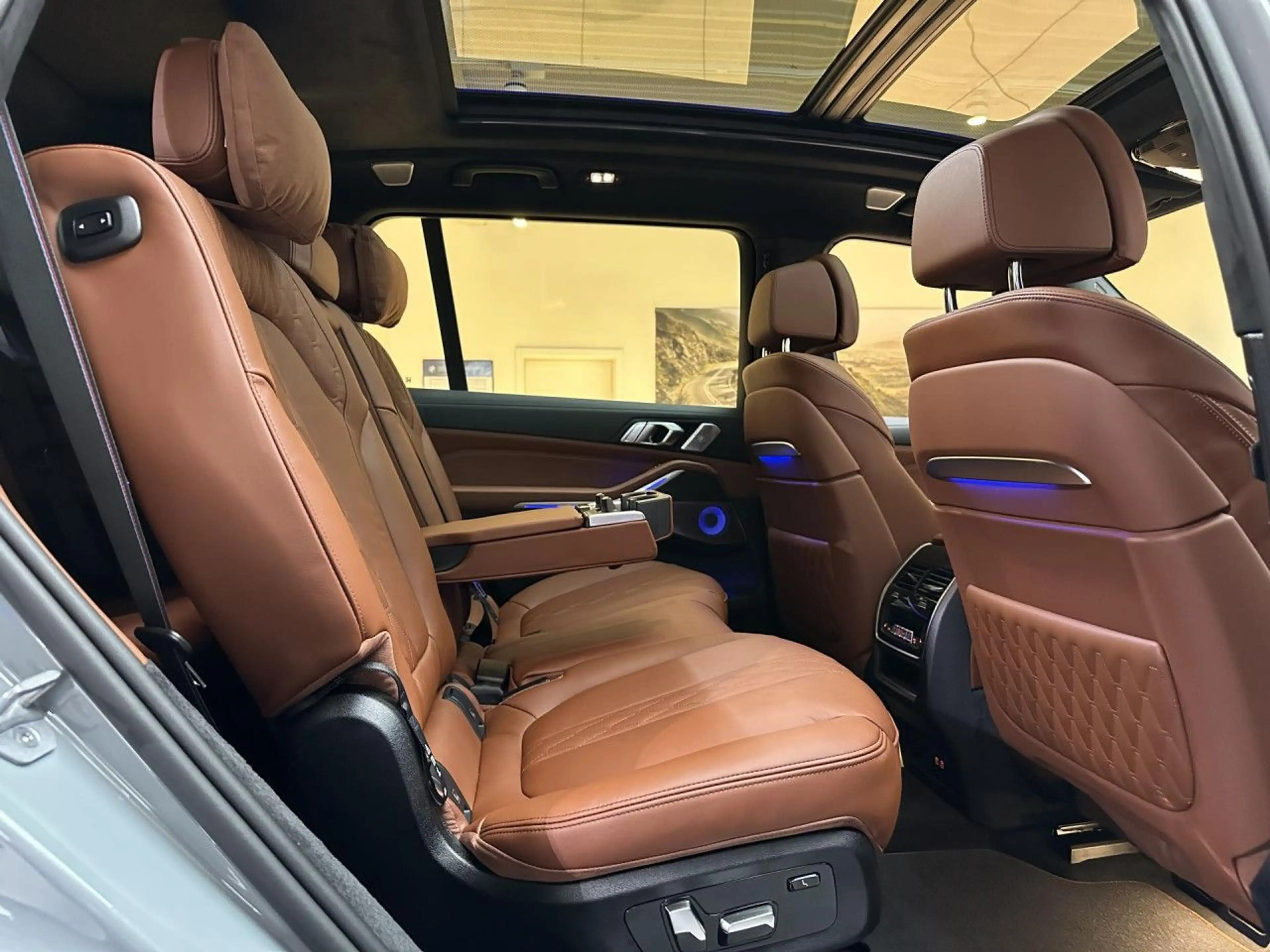BMW X7 xDrive40d M Sport Pro Kristall Bowers Massage — photo 11