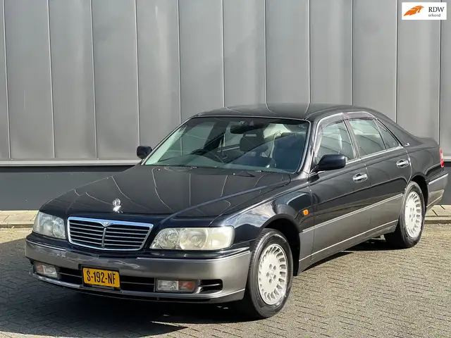 Nissan Autres CIMA V8