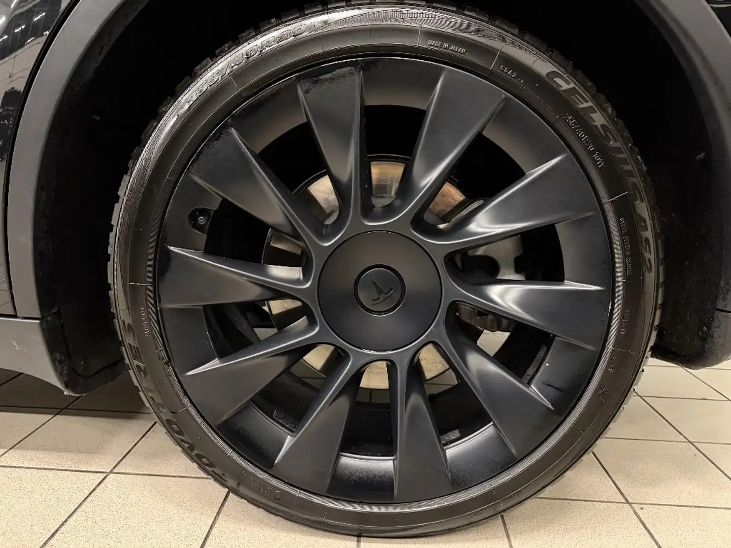 Tesla Model Y DUAL MOTOR///Long Range///AWD/// Schwarz - 2