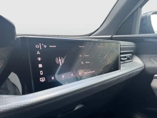 Audi Q5 view 12