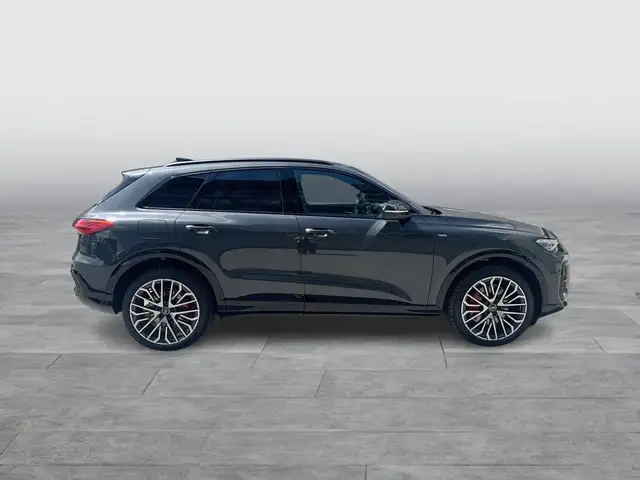 Audi Q5 view 6