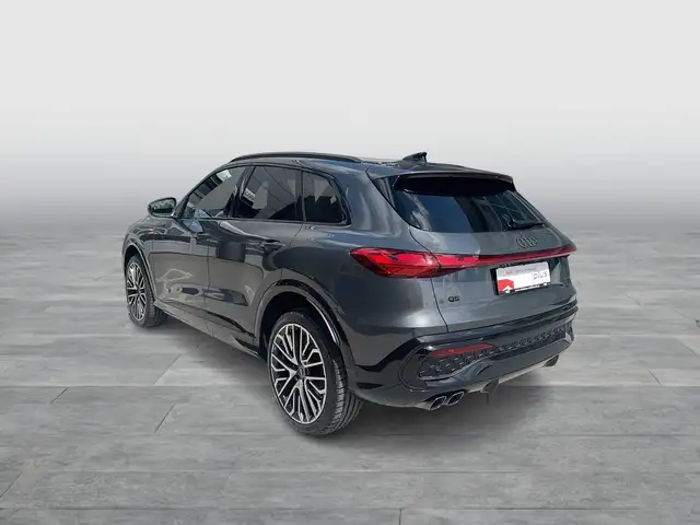 Audi Q5 view 4