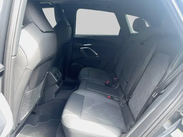 Audi Q5 view 18