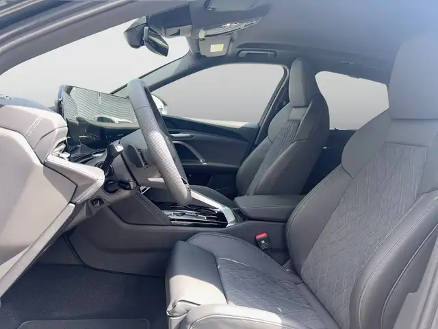 Audi Q5 view 8