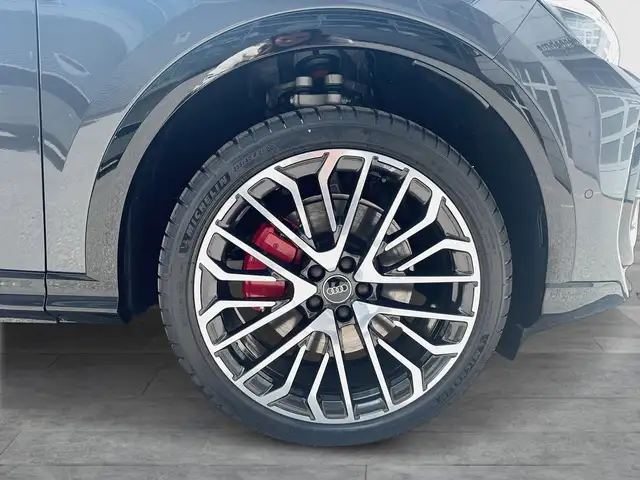 Audi Q5 view 7