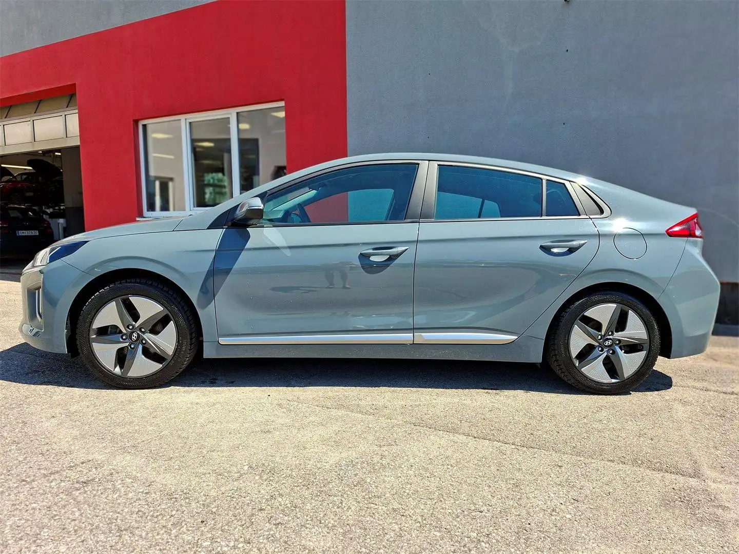 Hyundai IONIQ Ioniq 1,6 GDi Hybrid Edition 30 plus DCT Grau - 2