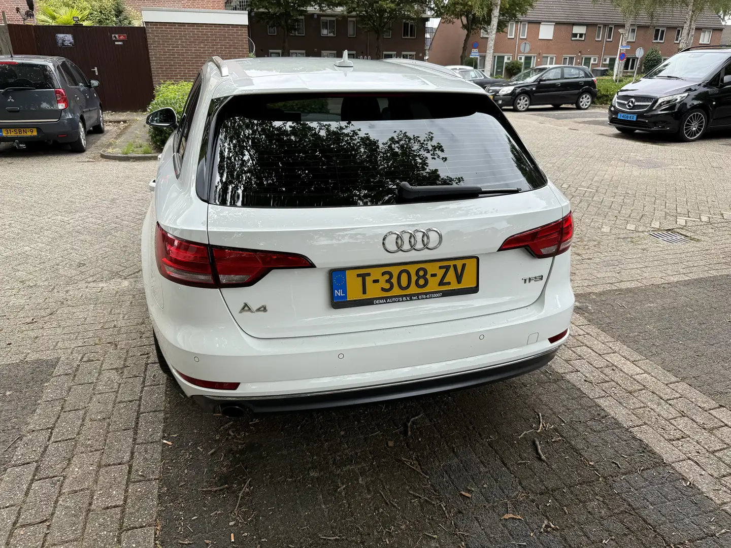 Audi A4 1.4 TFSI Des. ProL+ Wit - 2