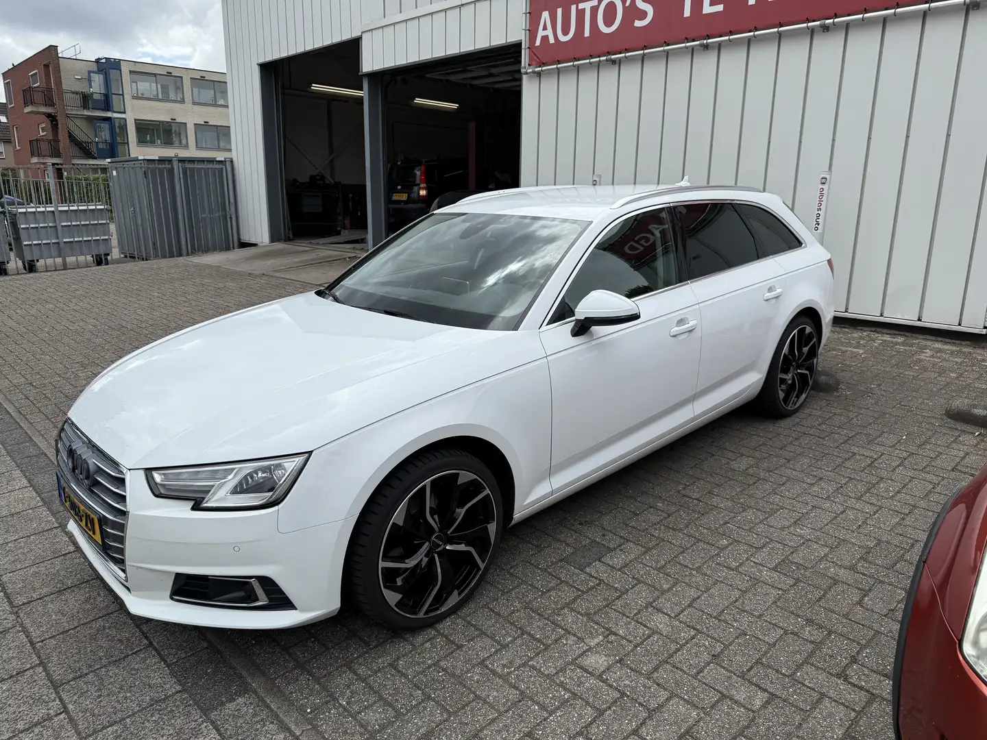 Audi A4 1.4 TFSI Des. ProL+ Wit - 1
